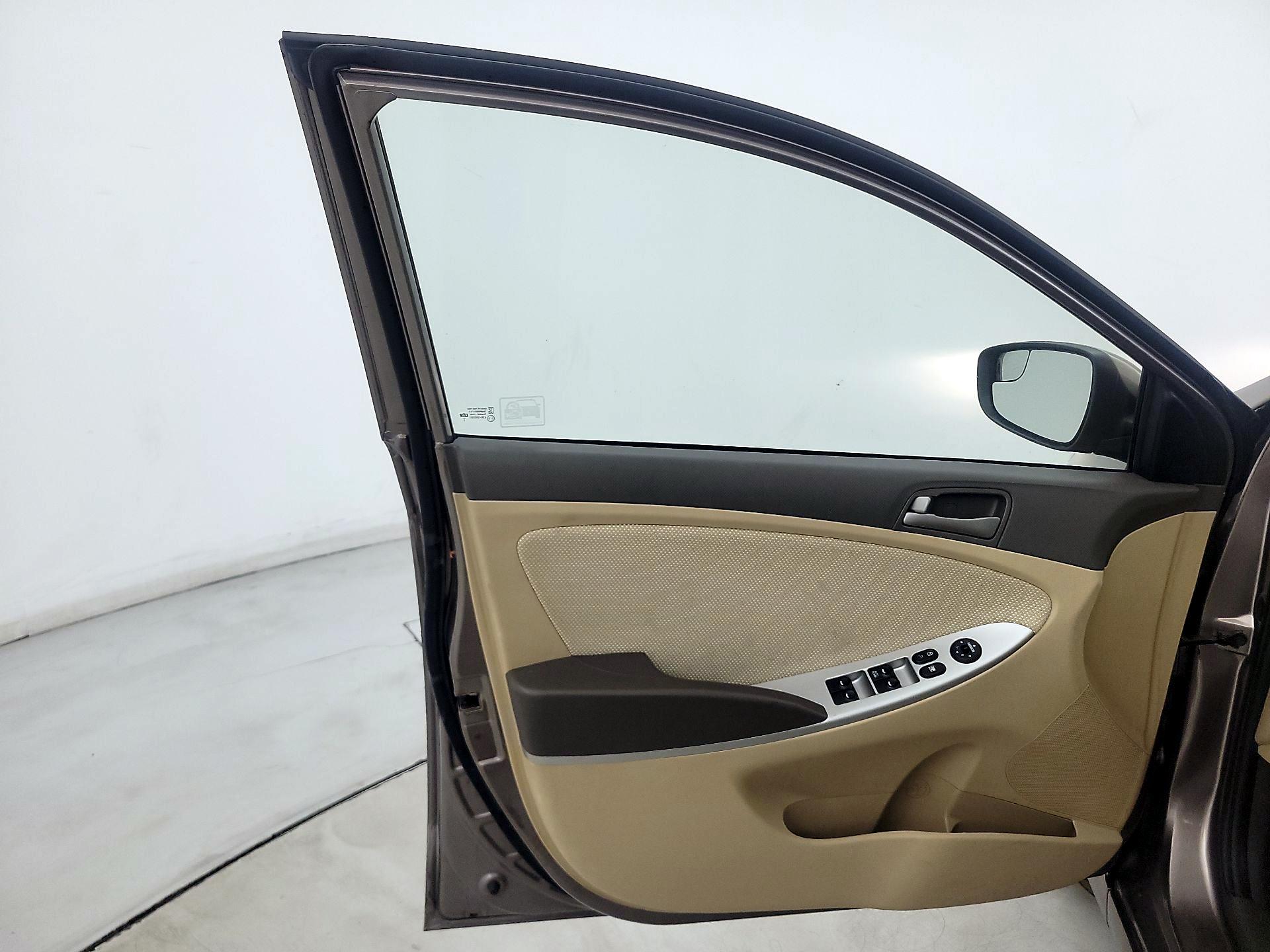 Thumbnail: 2014 Hyundai Accent - 12