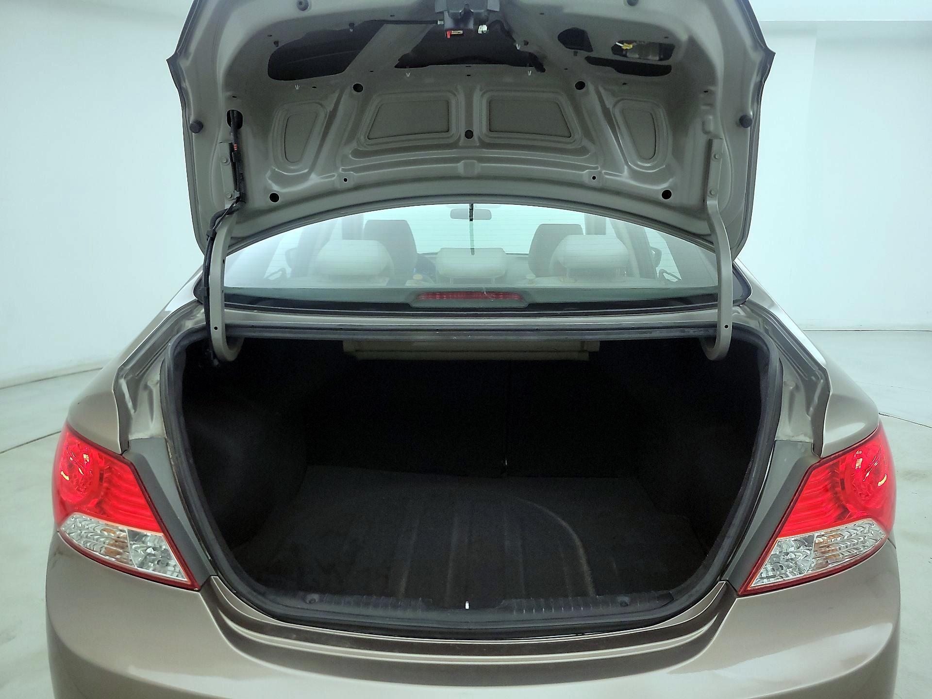 Thumbnail: 2014 Hyundai Accent - 19