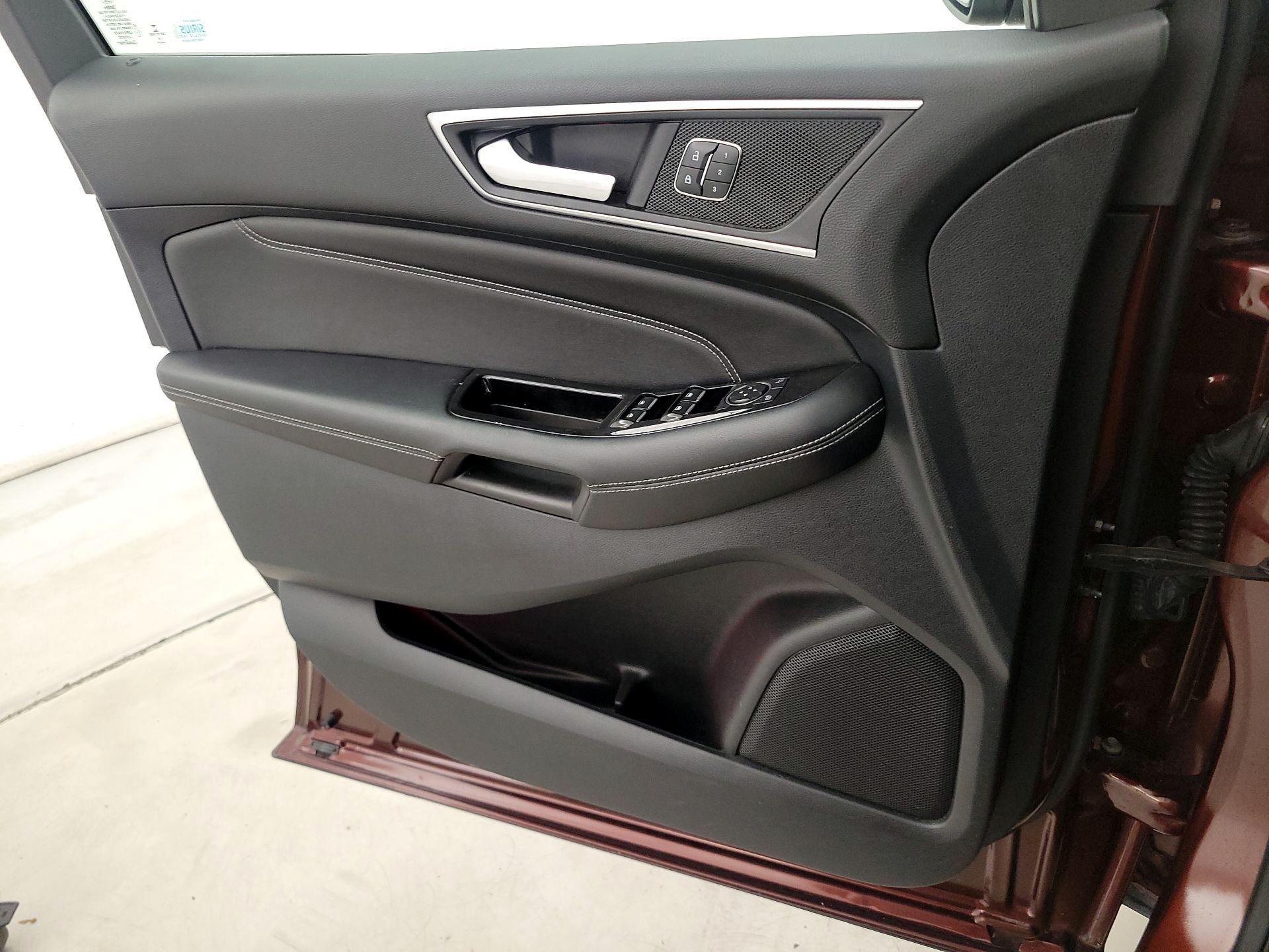 Thumbnail: 2016 Ford Edge - 12