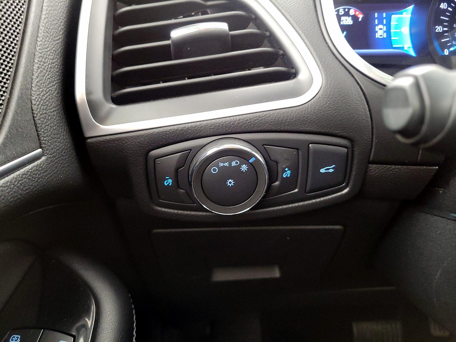 Thumbnail: 2016 Ford Edge - 13