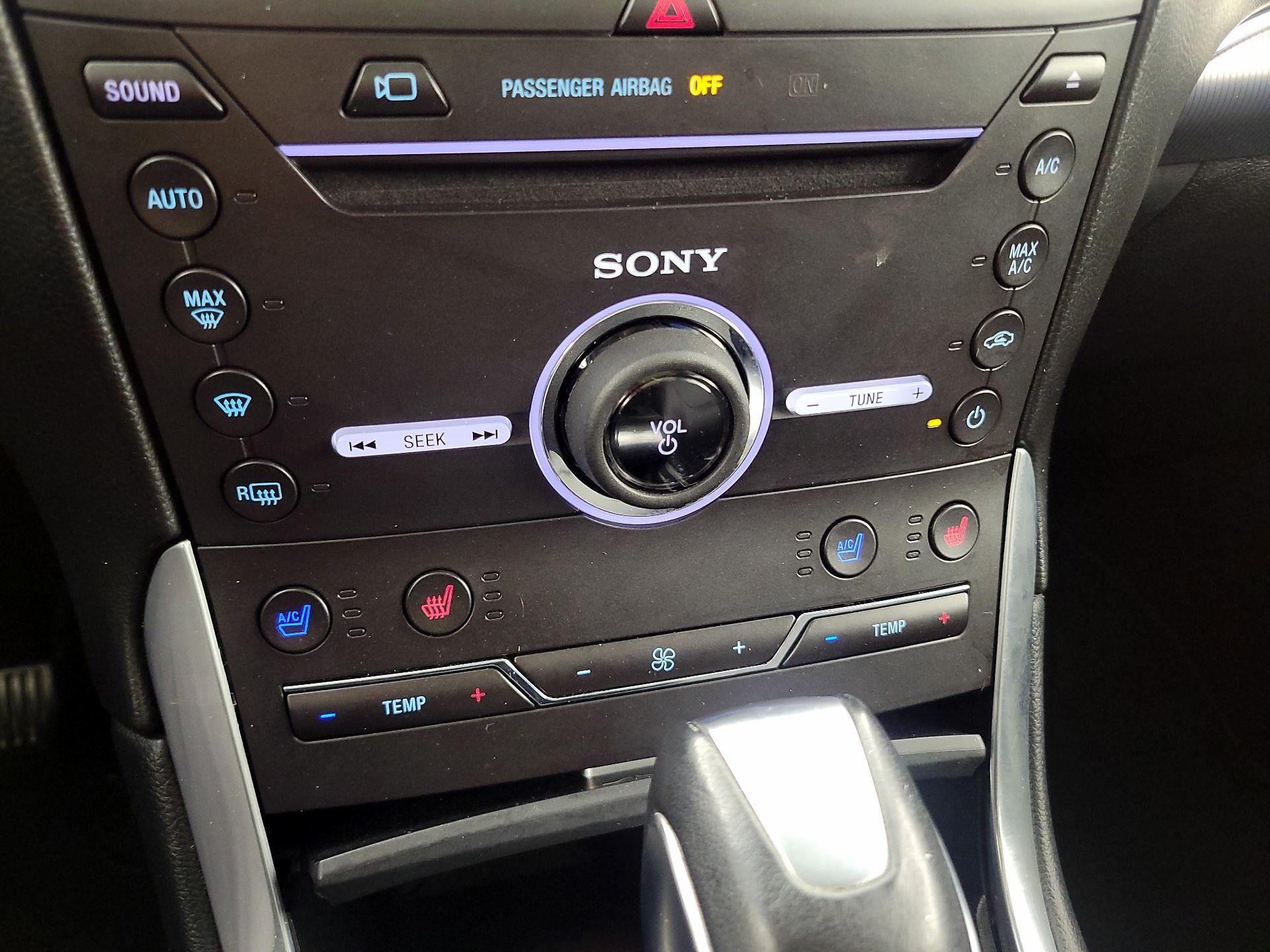 Thumbnail: 2016 Ford Edge - 17