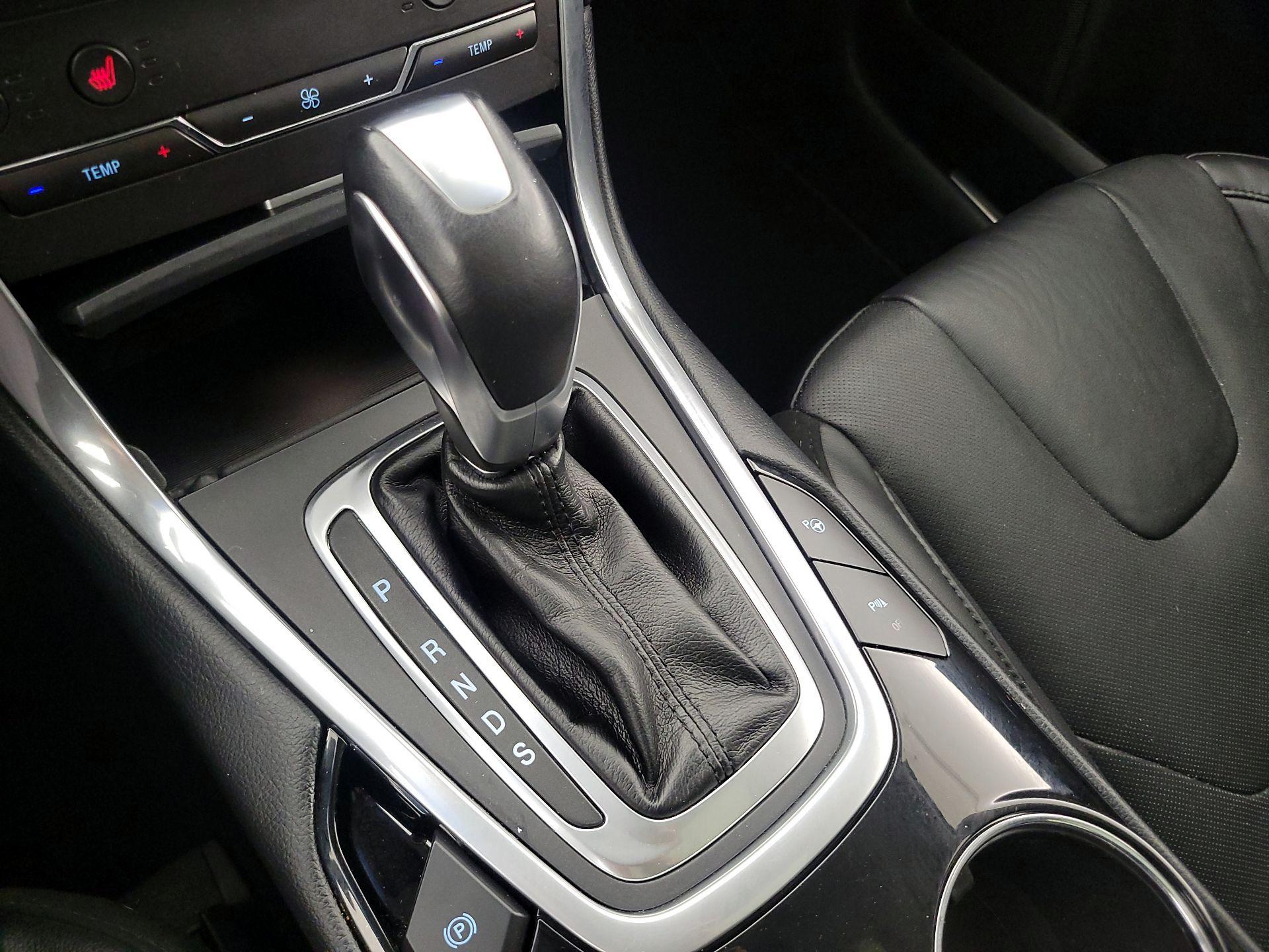 Thumbnail: 2016 Ford Edge - 18