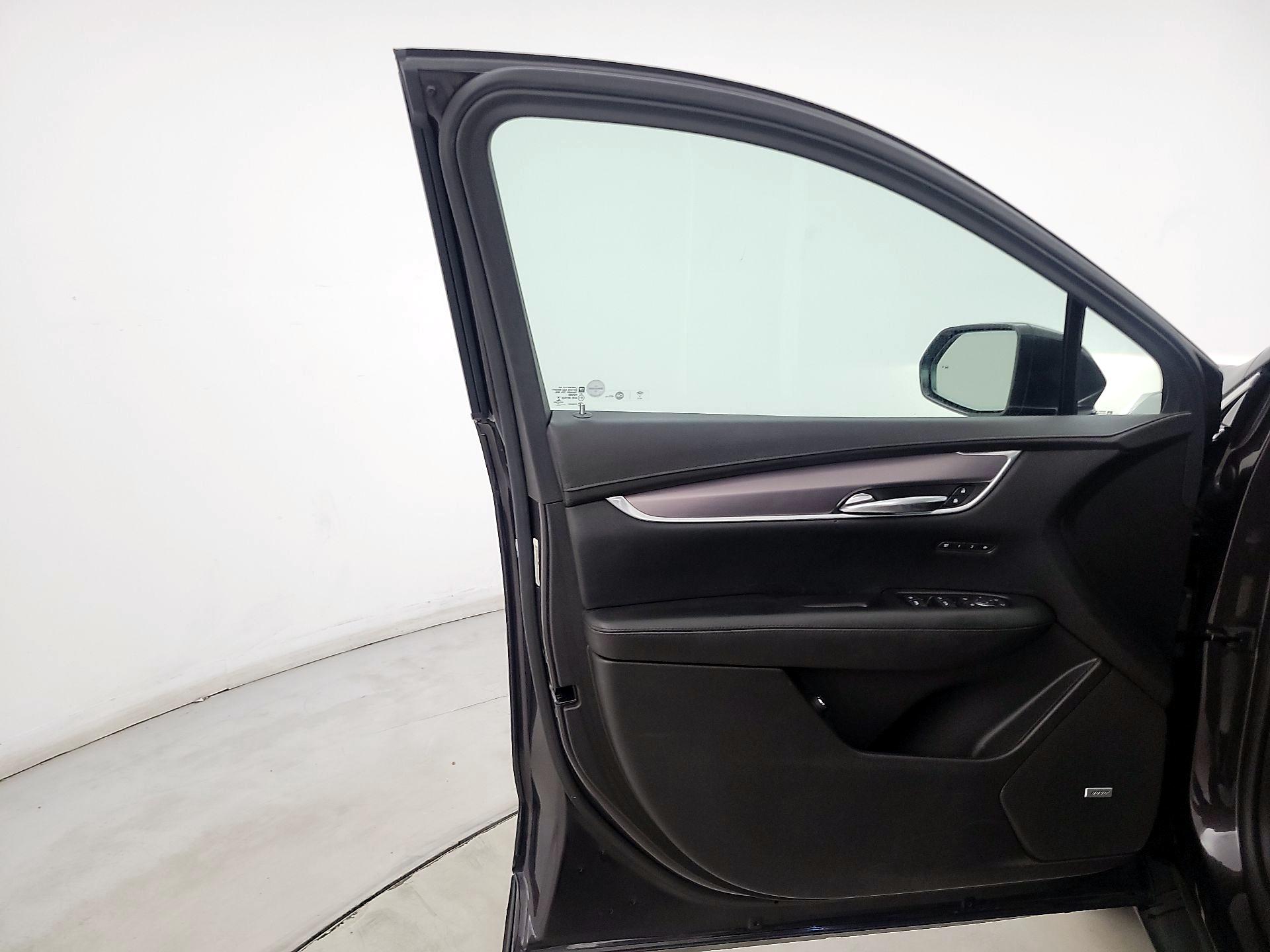 Thumbnail: 2017 Cadillac XT5 - 12