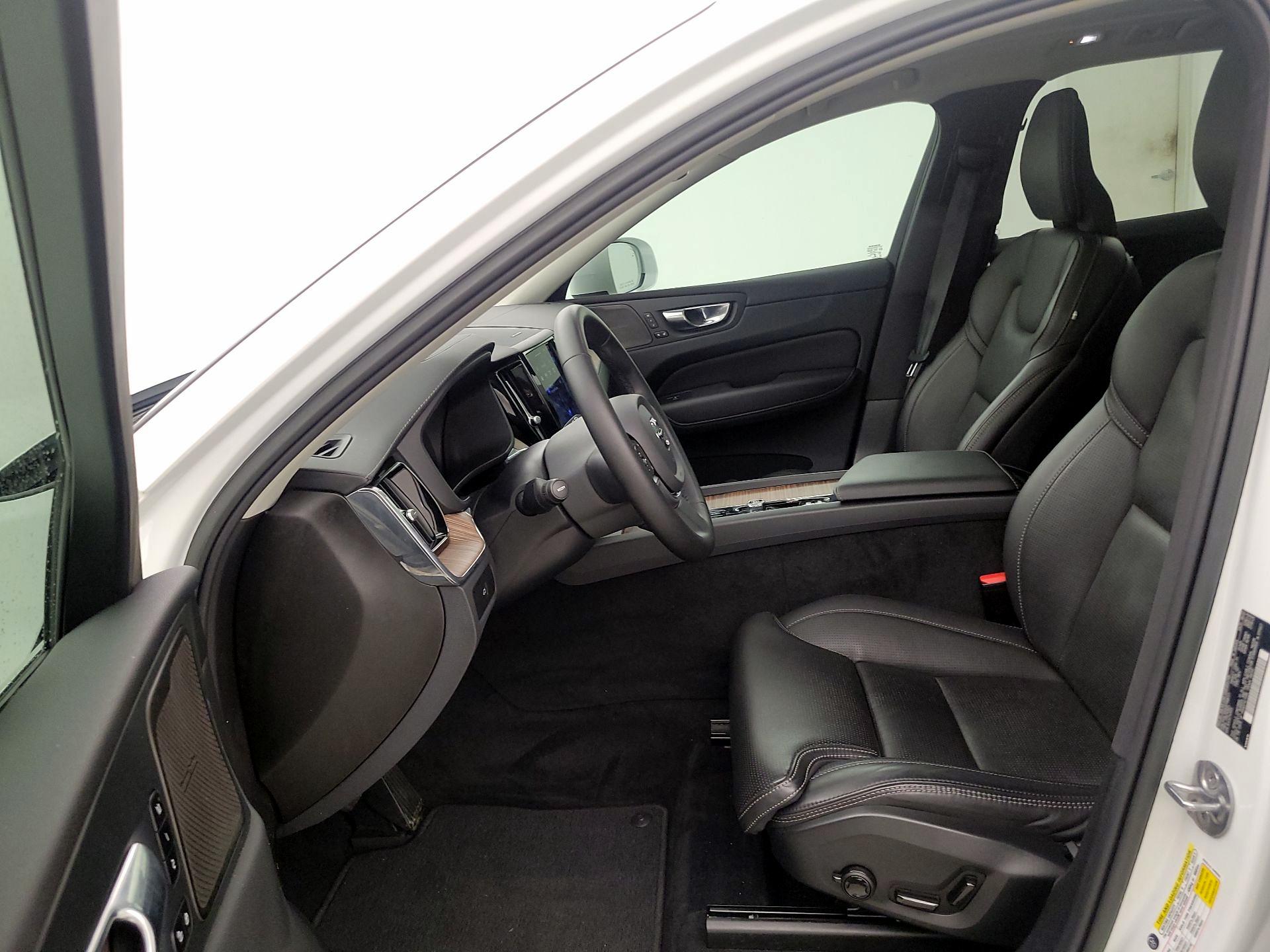 Thumbnail: 2023 Volvo XC60 - 11