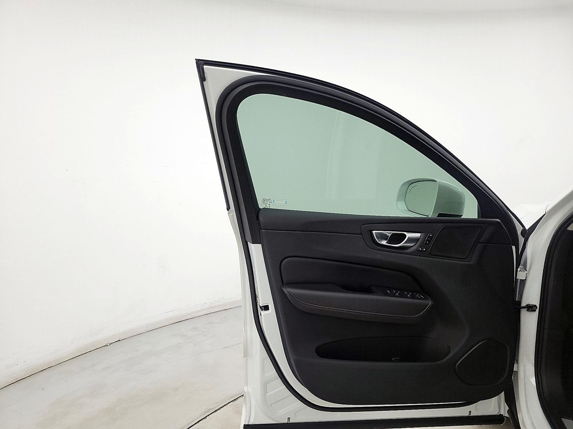 Thumbnail: 2023 Volvo XC60 - 12