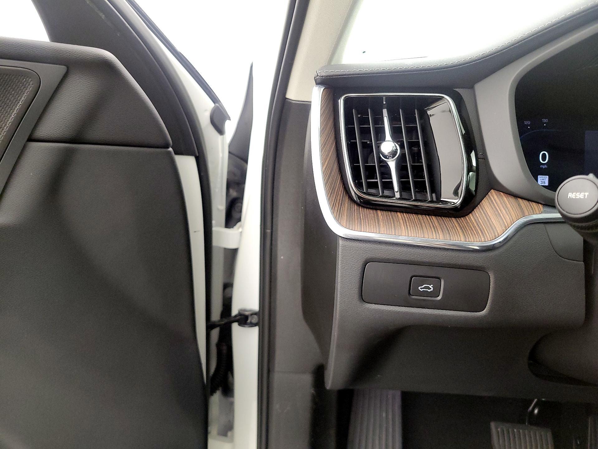 Thumbnail: 2023 Volvo XC60 - 13