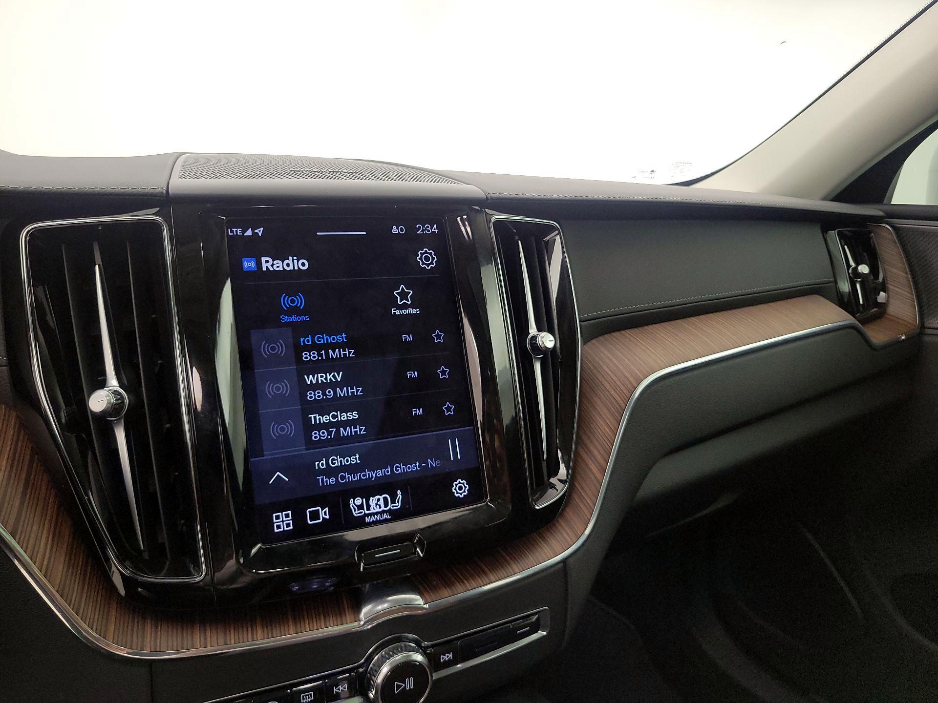 Thumbnail: 2023 Volvo XC60 - 16