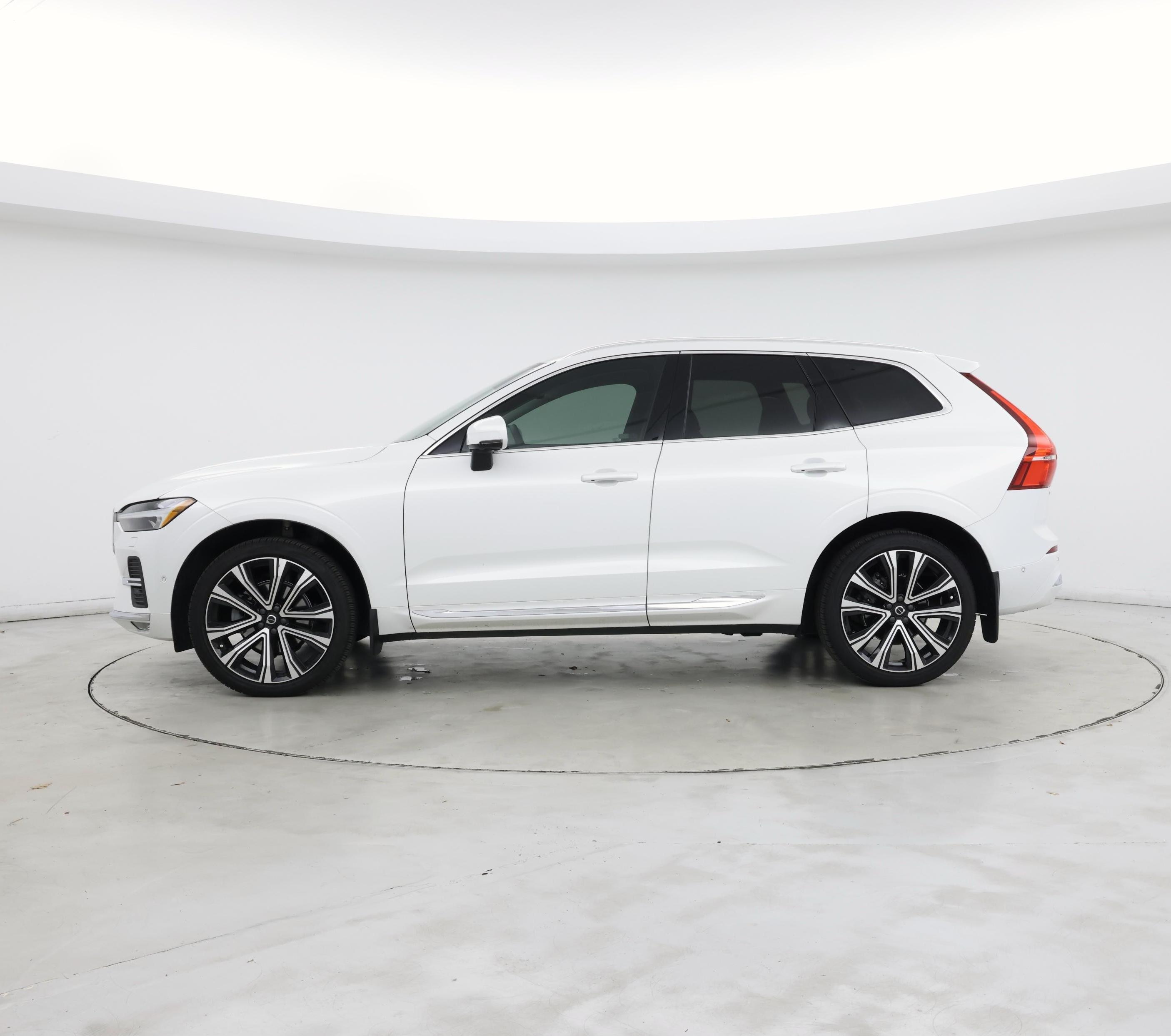 Thumbnail: 2023 Volvo XC60 - 3