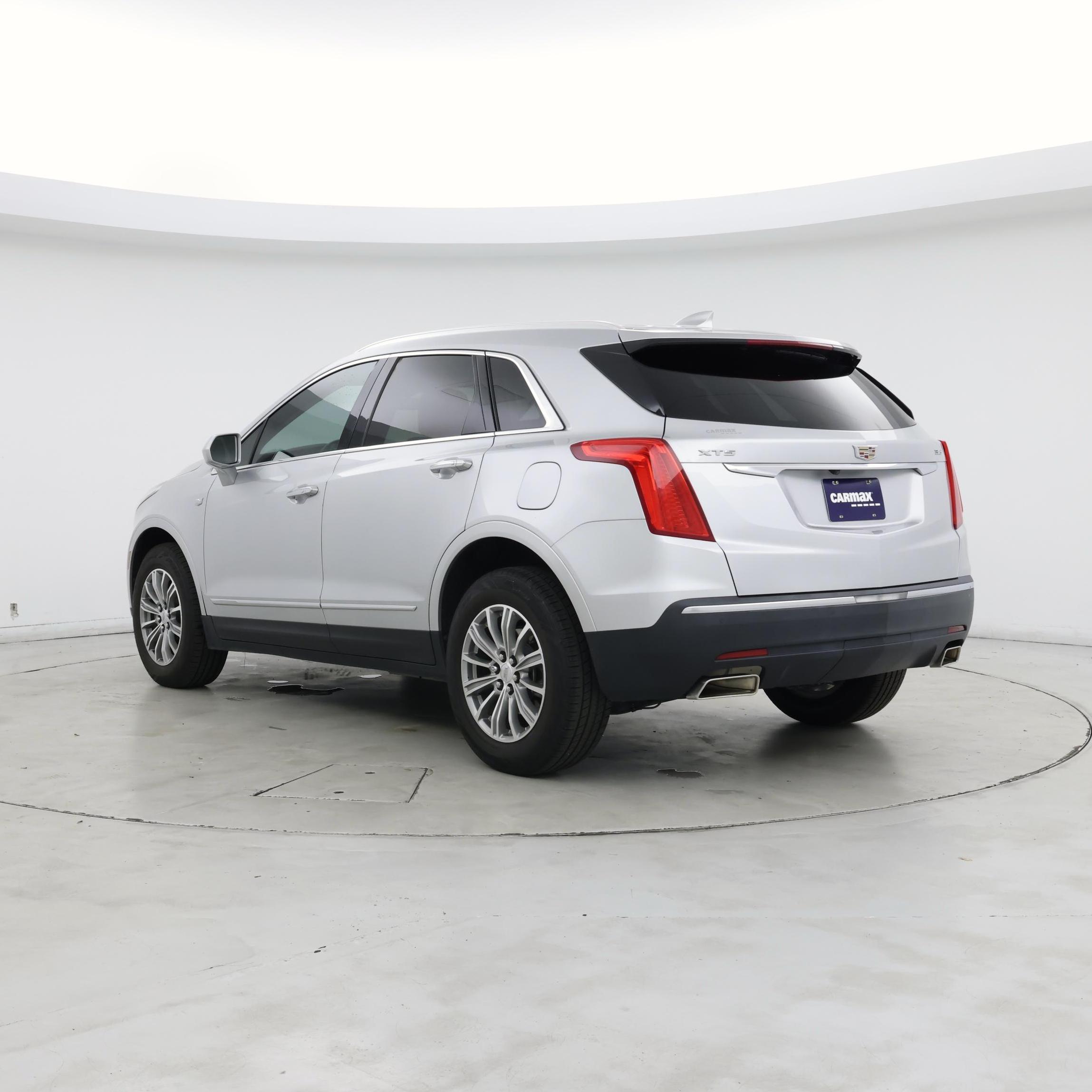 Thumbnail: 2017 Cadillac XT5 - 2