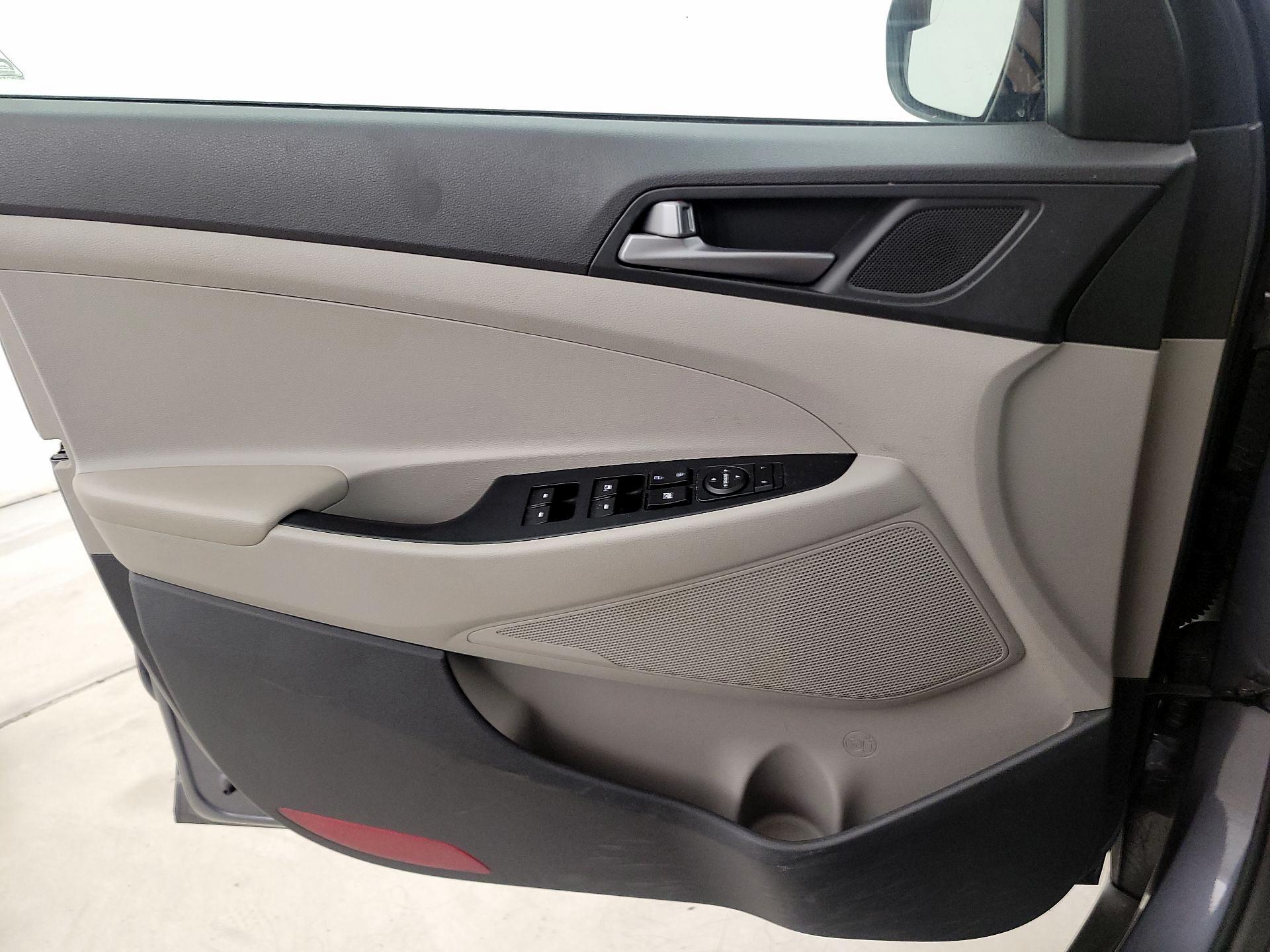 Thumbnail: 2016 Hyundai Tucson - 12