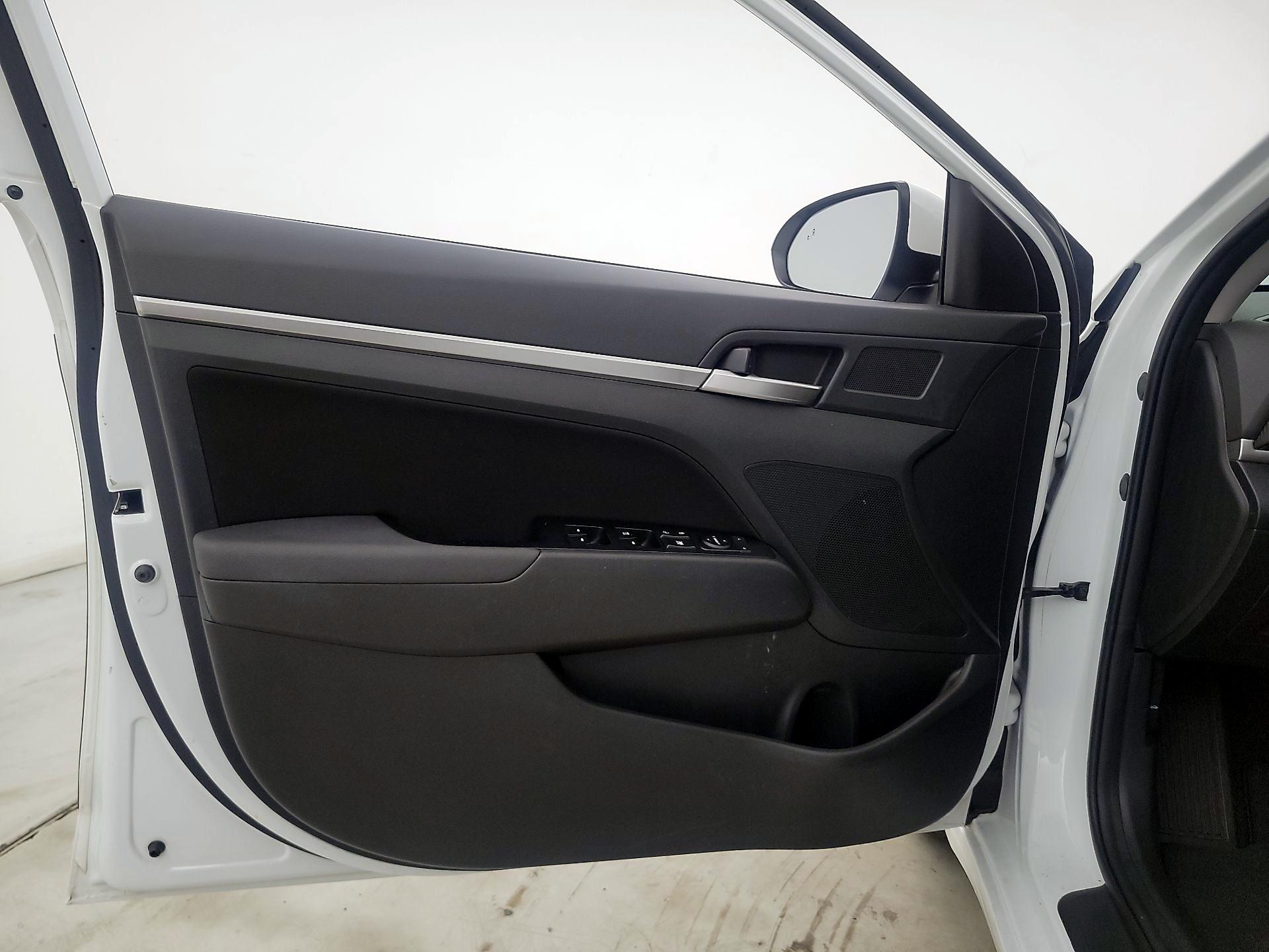 Thumbnail: 2020 Hyundai Elantra - 12