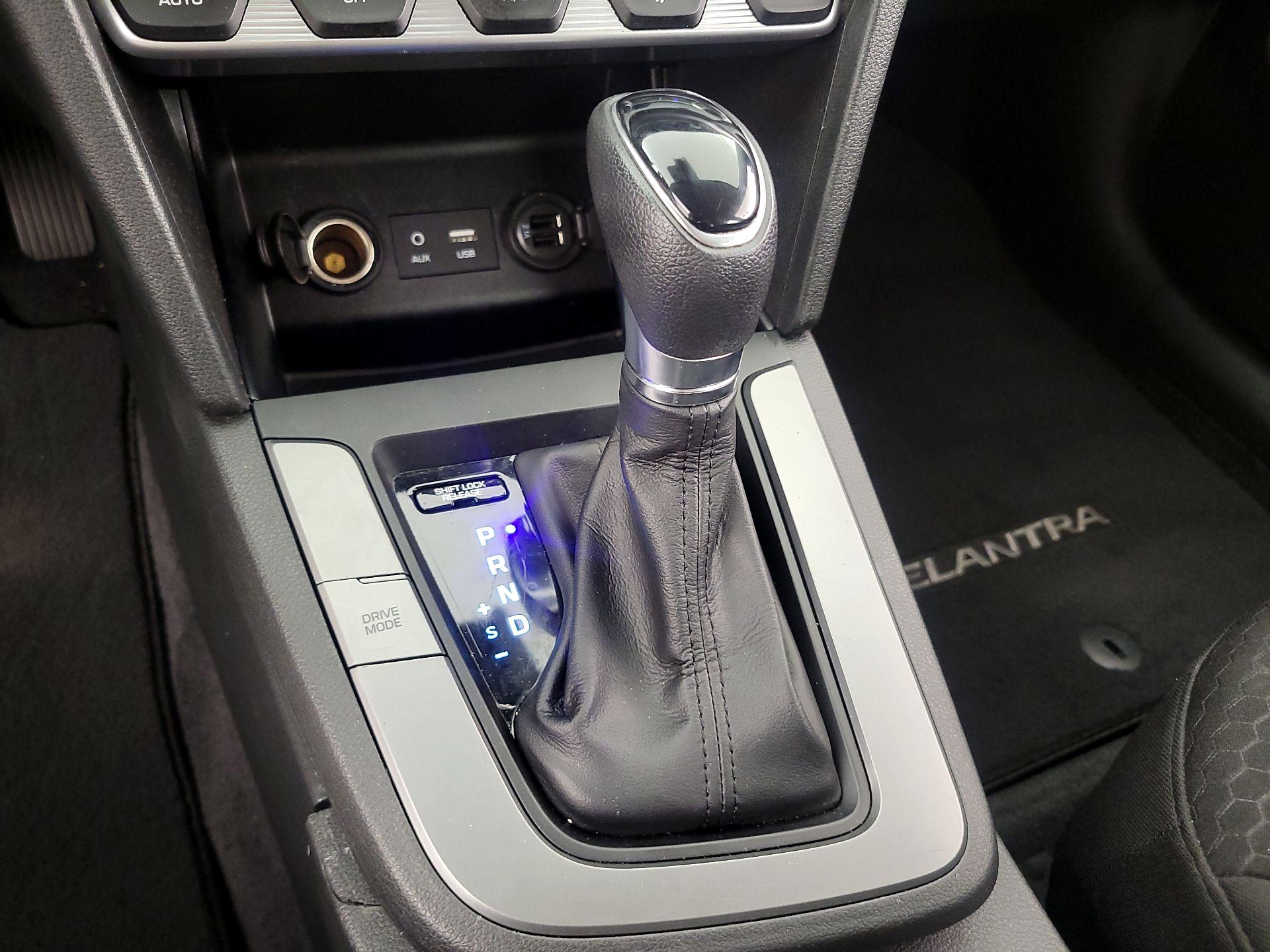 Thumbnail: 2020 Hyundai Elantra - 17