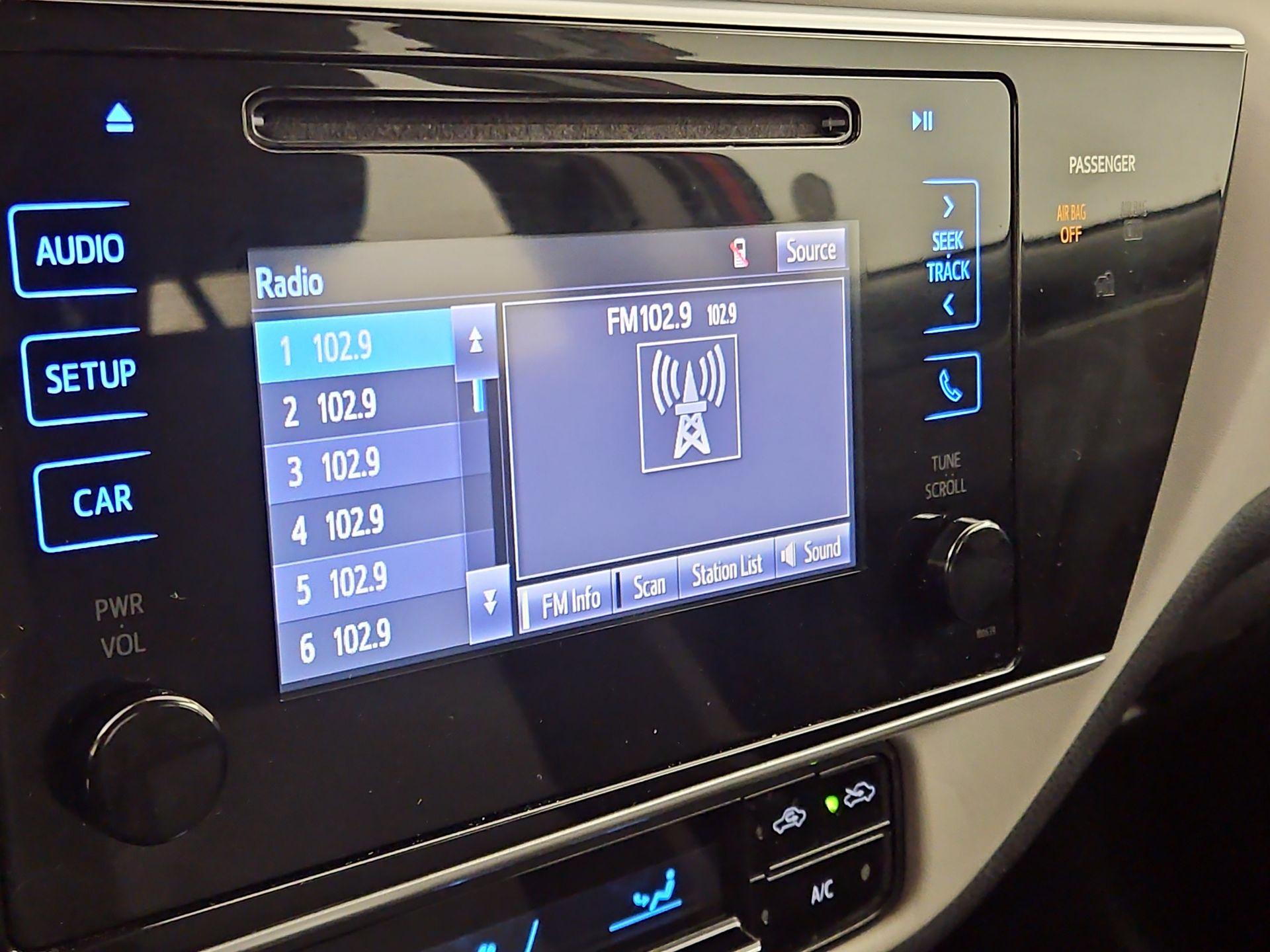 Thumbnail: 2017 Toyota Corolla - 15