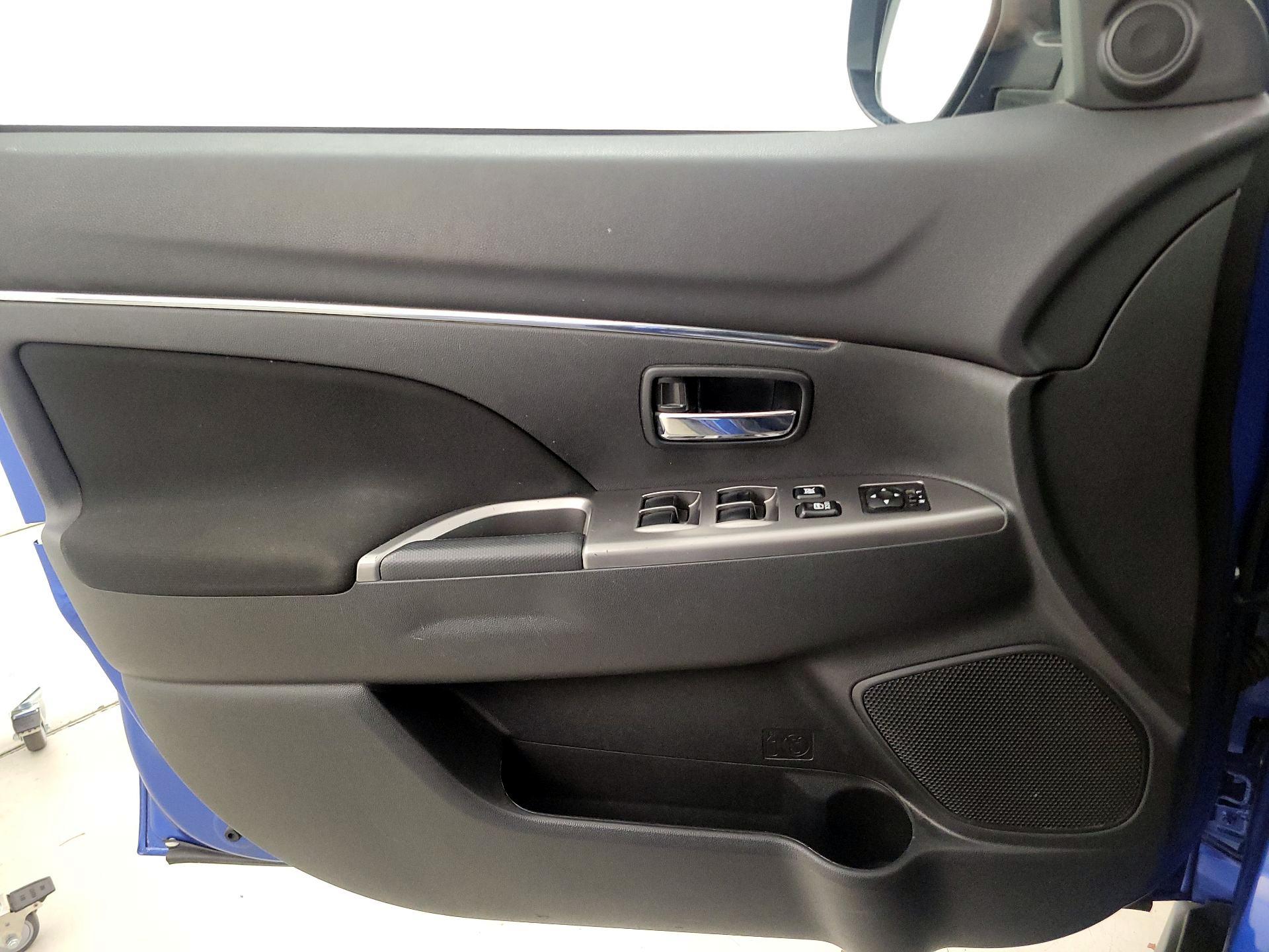 Thumbnail: 2019 Mitsubishi Outlander Sport - 12