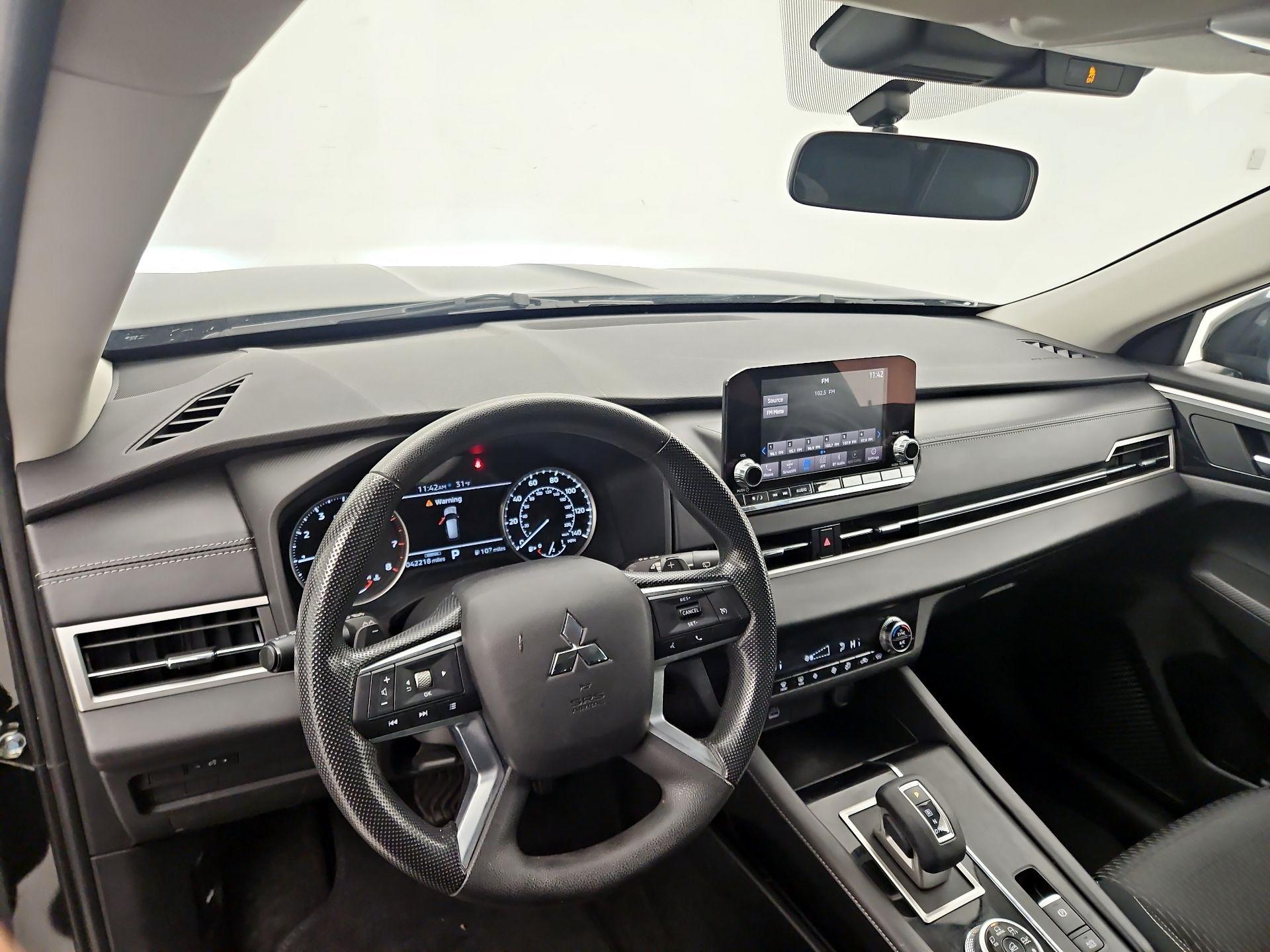 Thumbnail: 2022 Mitsubishi Outlander - 9