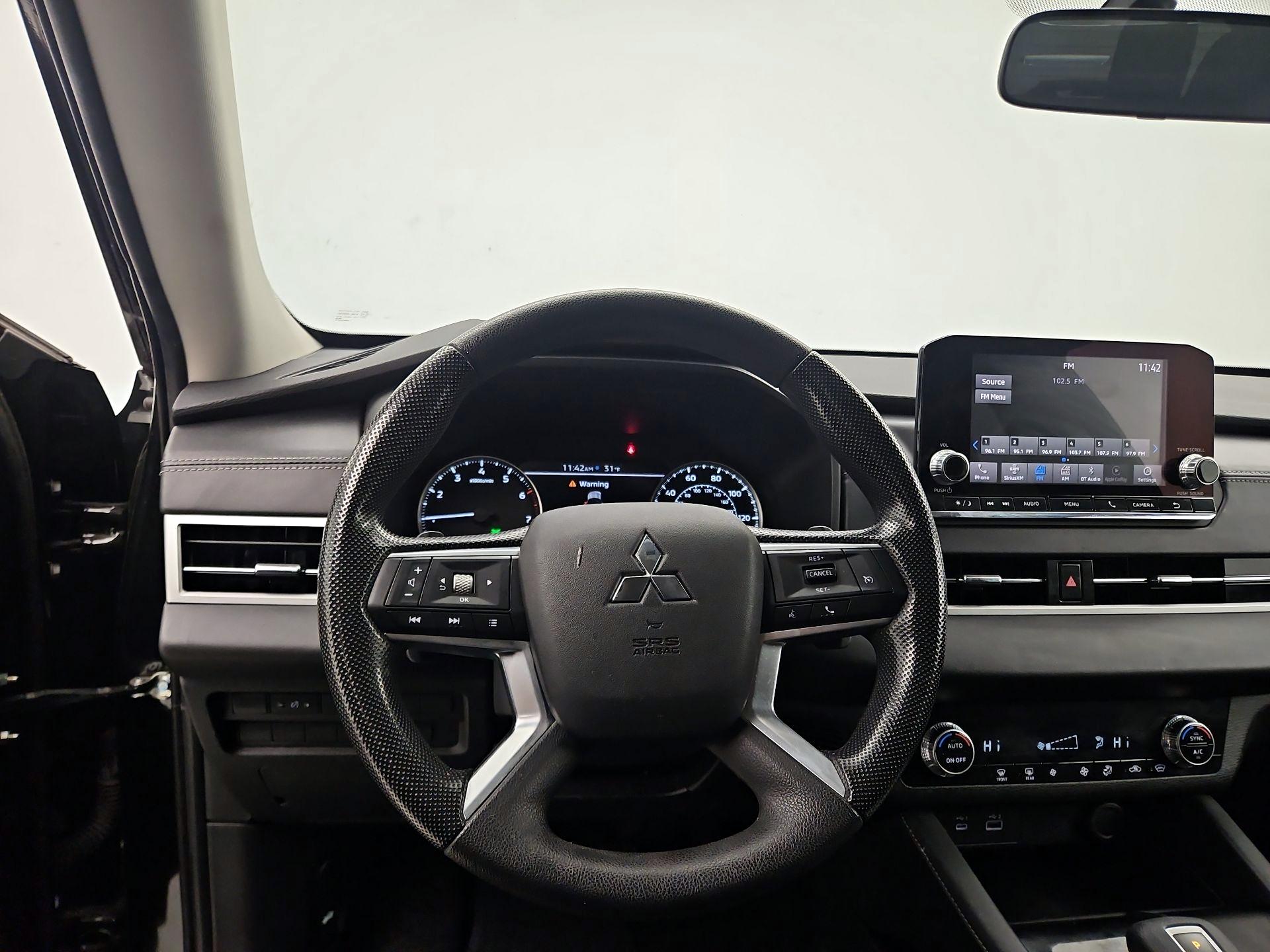 Thumbnail: 2022 Mitsubishi Outlander - 10