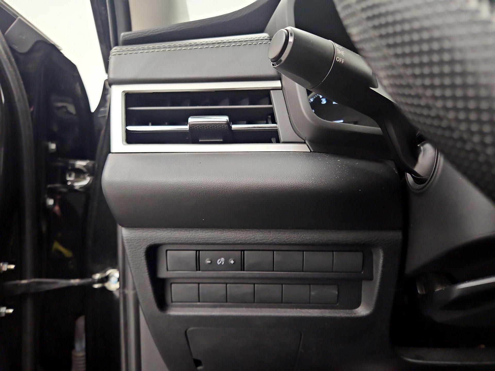 Thumbnail: 2022 Mitsubishi Outlander - 13