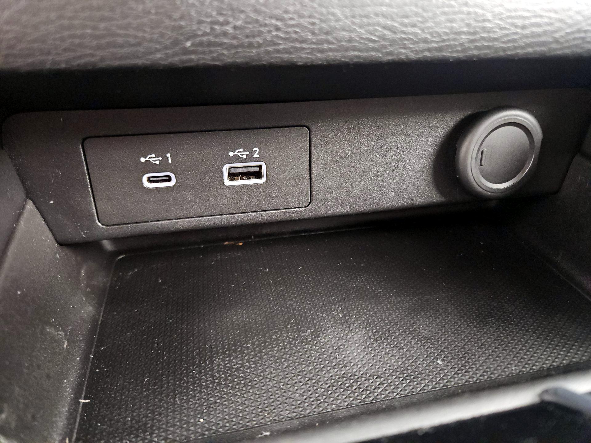 Thumbnail: 2022 Mitsubishi Outlander - 18