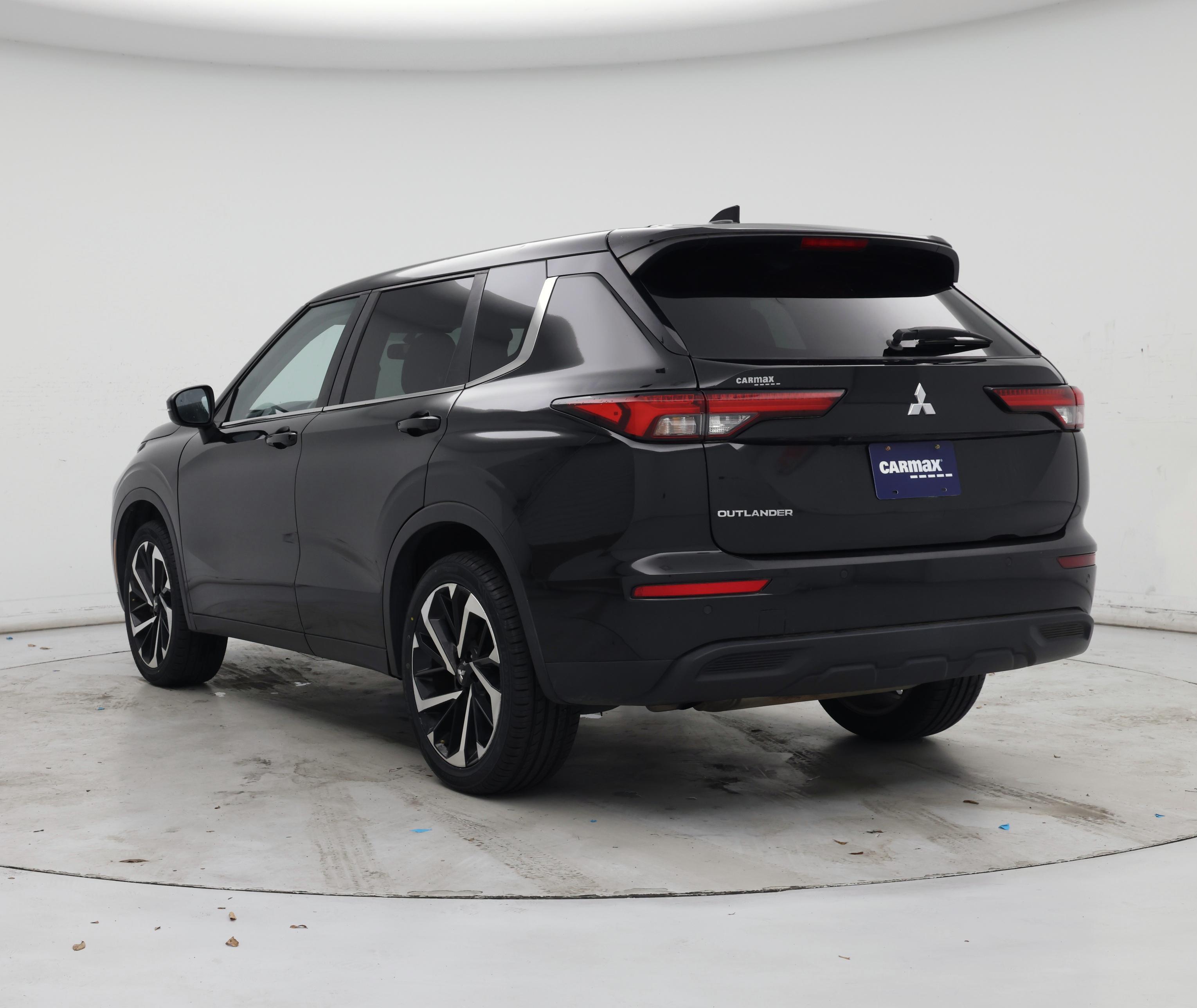 Thumbnail: 2022 Mitsubishi Outlander - 2