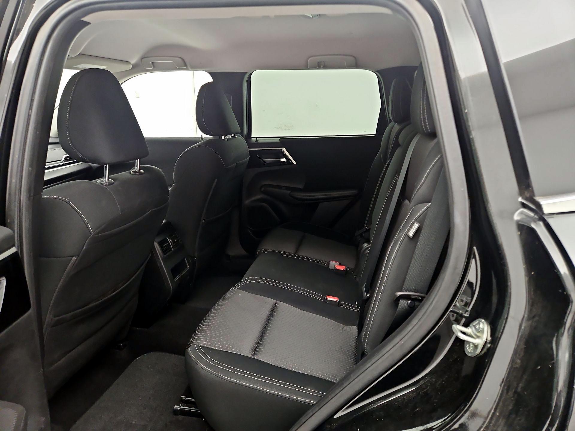 Thumbnail: 2022 Mitsubishi Outlander - 19