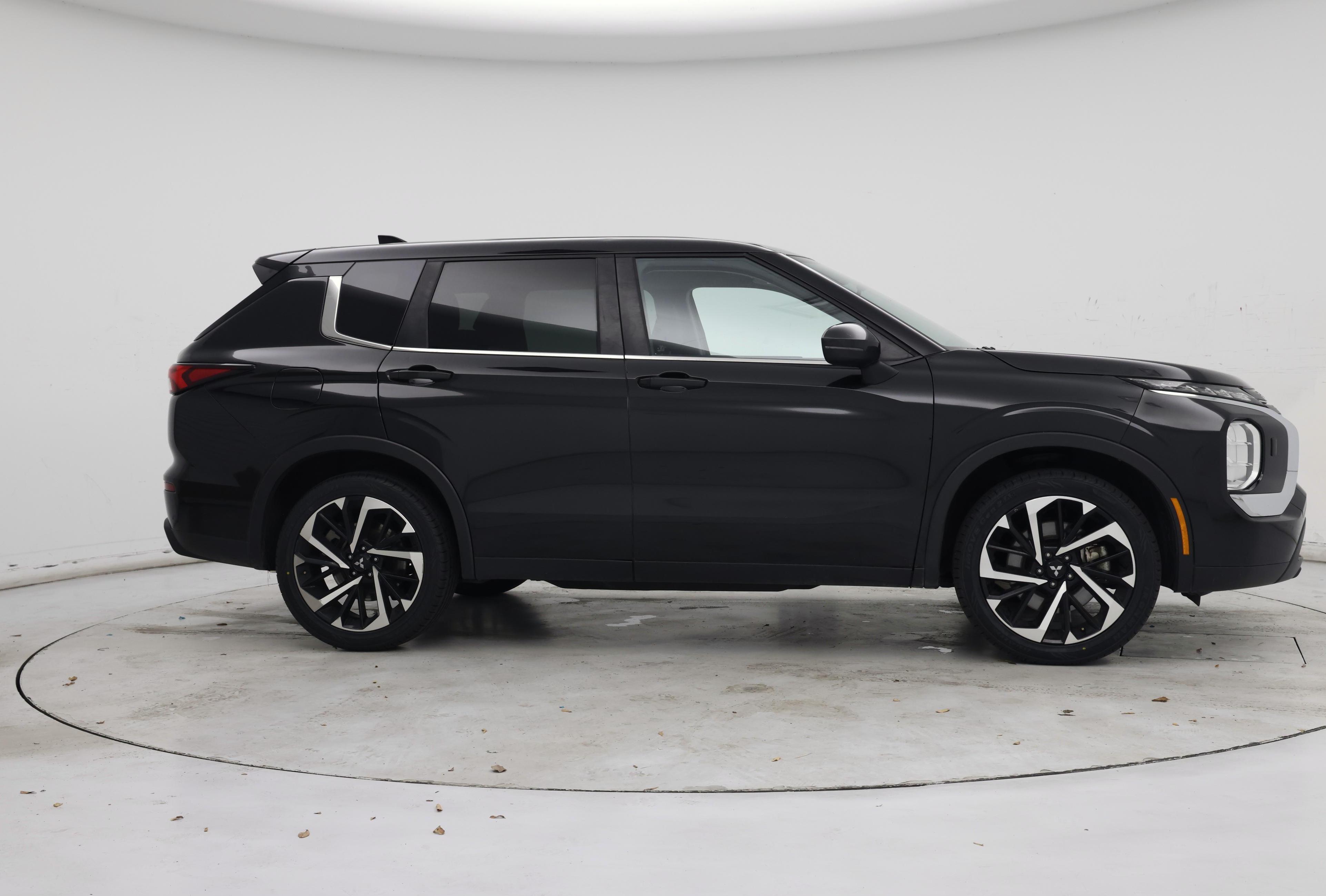 Thumbnail: 2022 Mitsubishi Outlander - 7