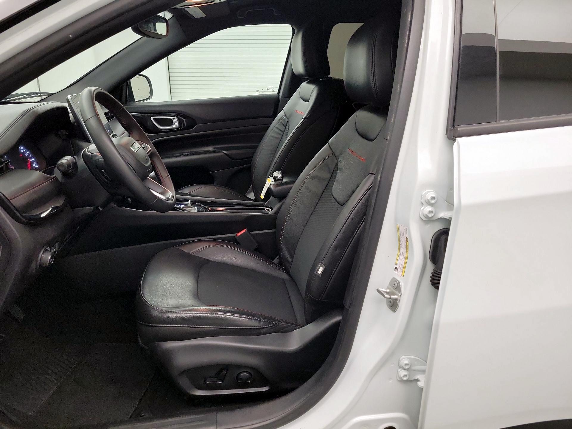 Thumbnail: 2023 Jeep Compass - 9