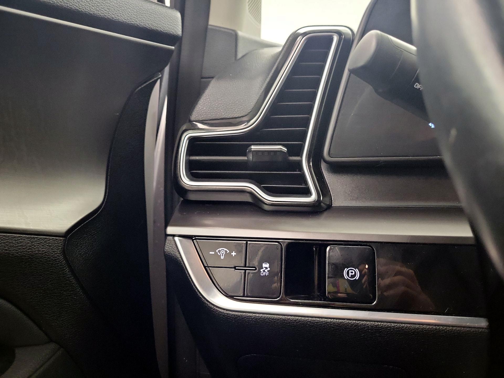 Thumbnail: 2023 Kia Sportage - 11