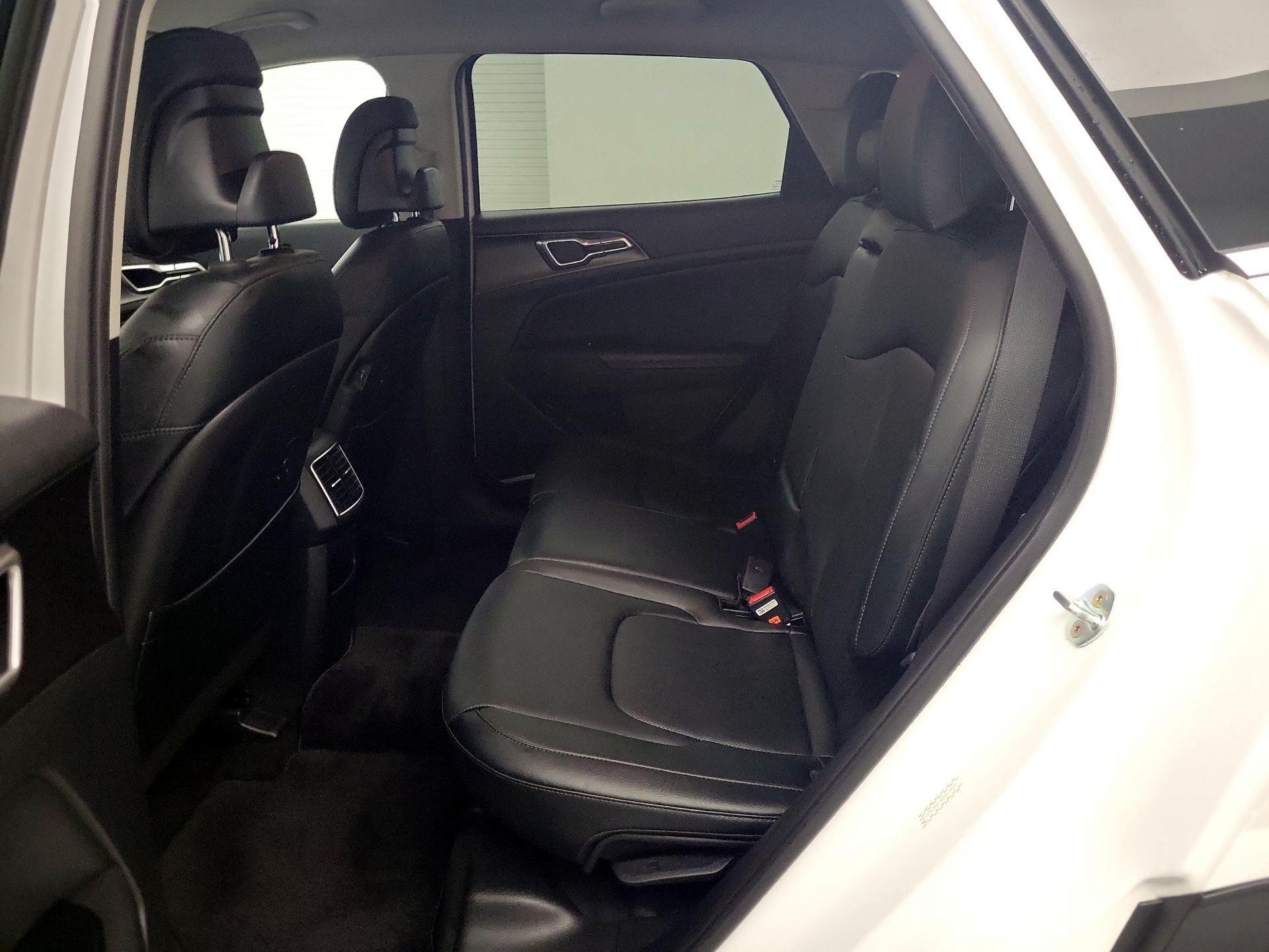 Thumbnail: 2023 Kia Sportage - 18