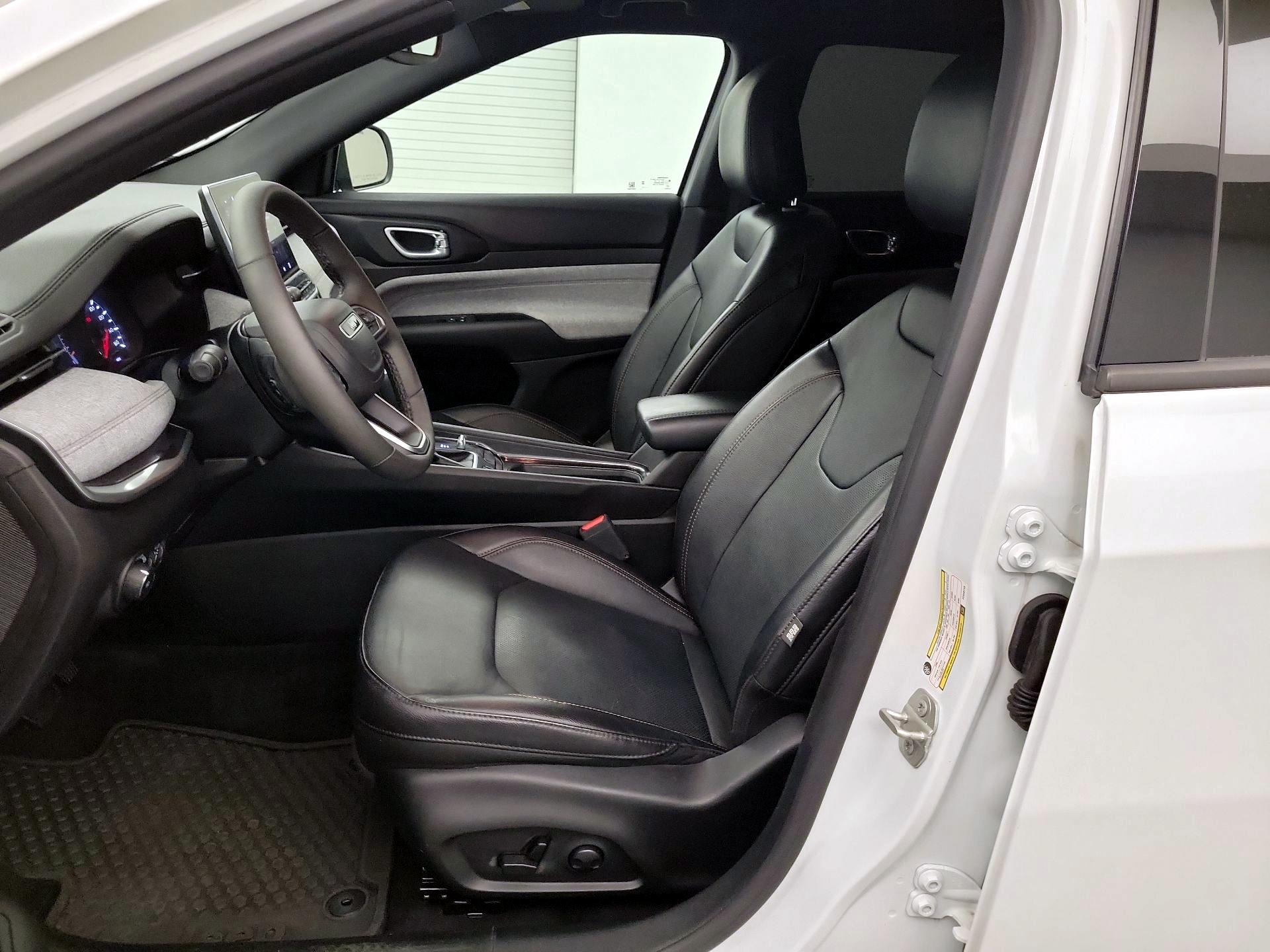 Thumbnail: 2023 Jeep Compass - 9