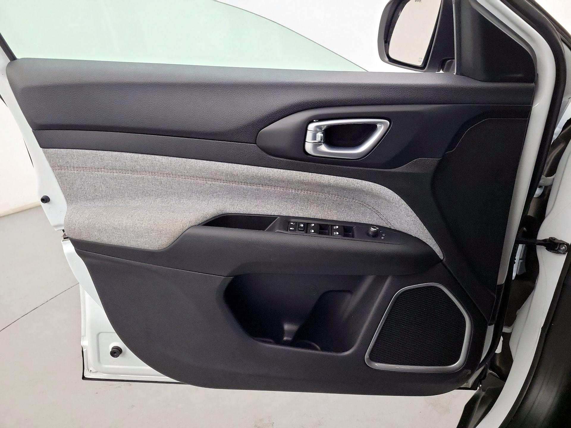 Thumbnail: 2023 Jeep Compass - 10