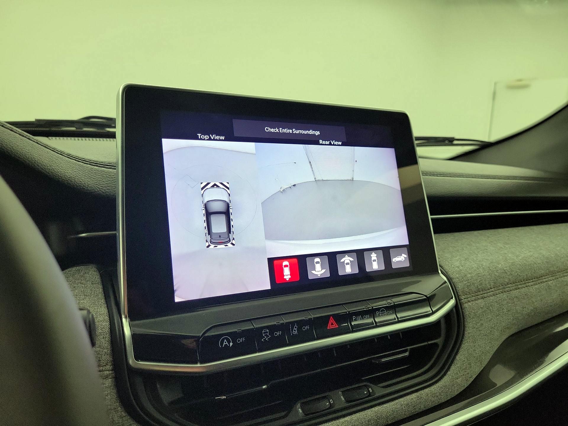 Thumbnail: 2023 Jeep Compass - 12