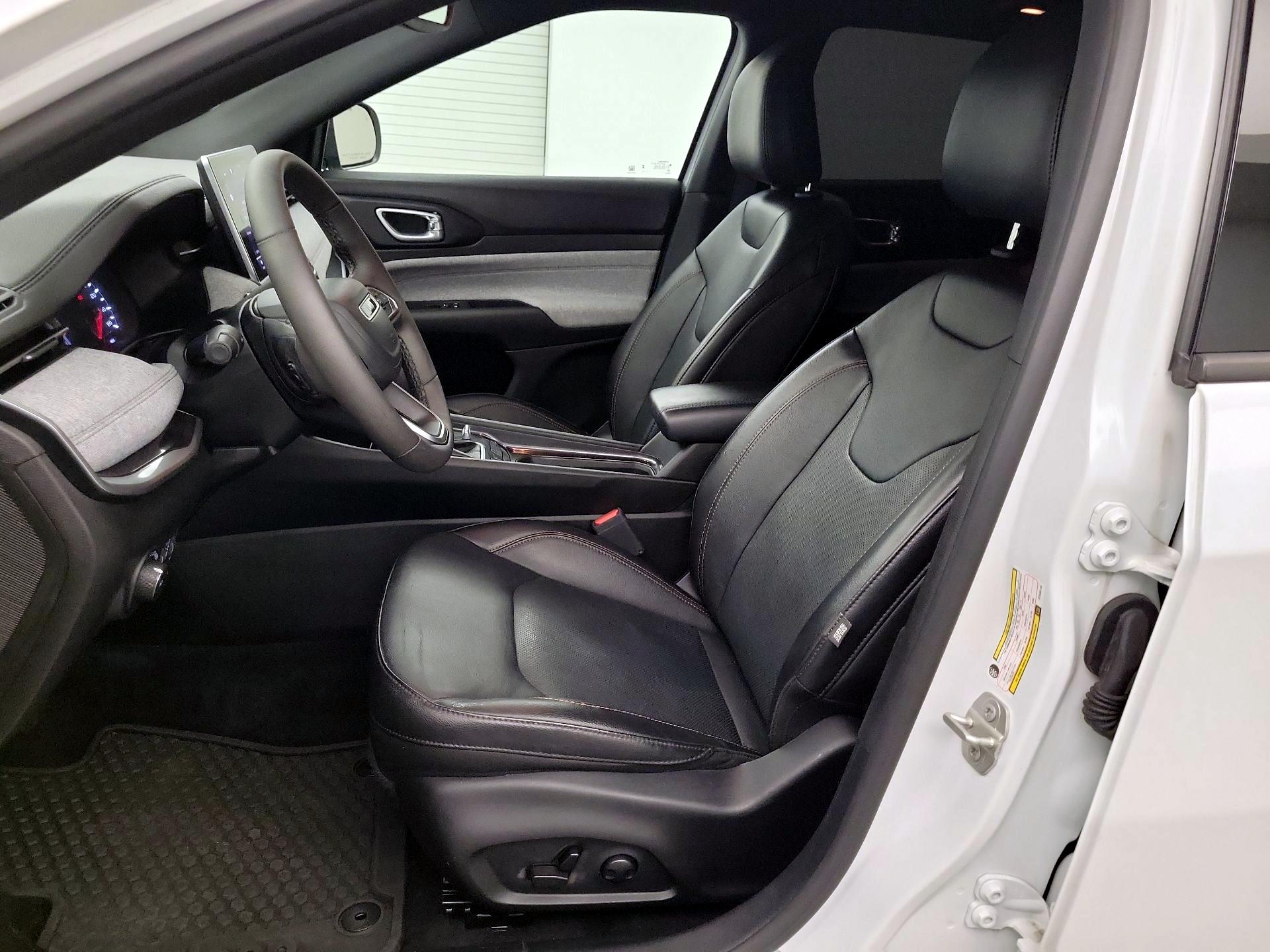 Thumbnail: 2023 Jeep Compass - 16