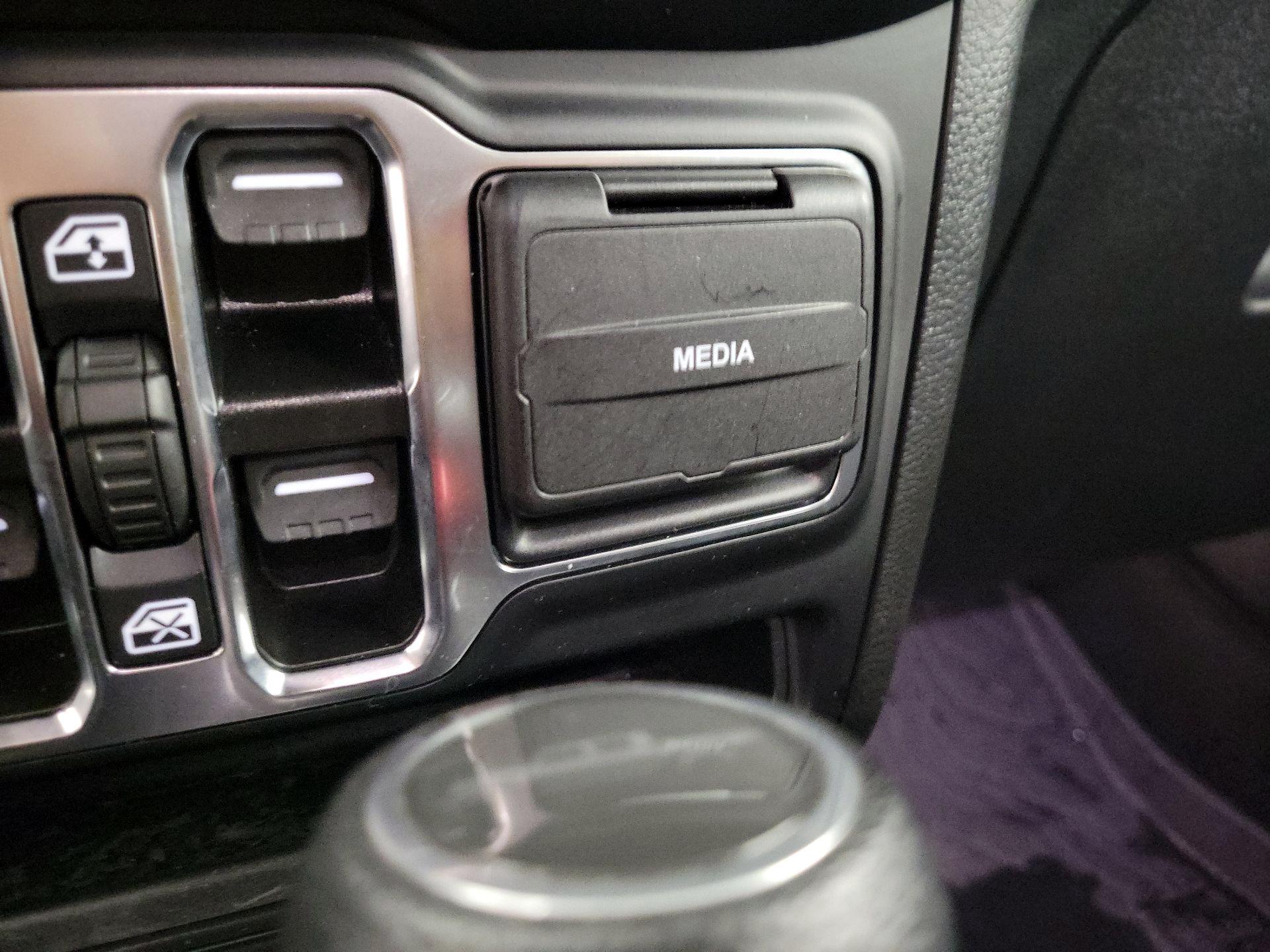 Thumbnail: 2022 Jeep Gladiator - 17