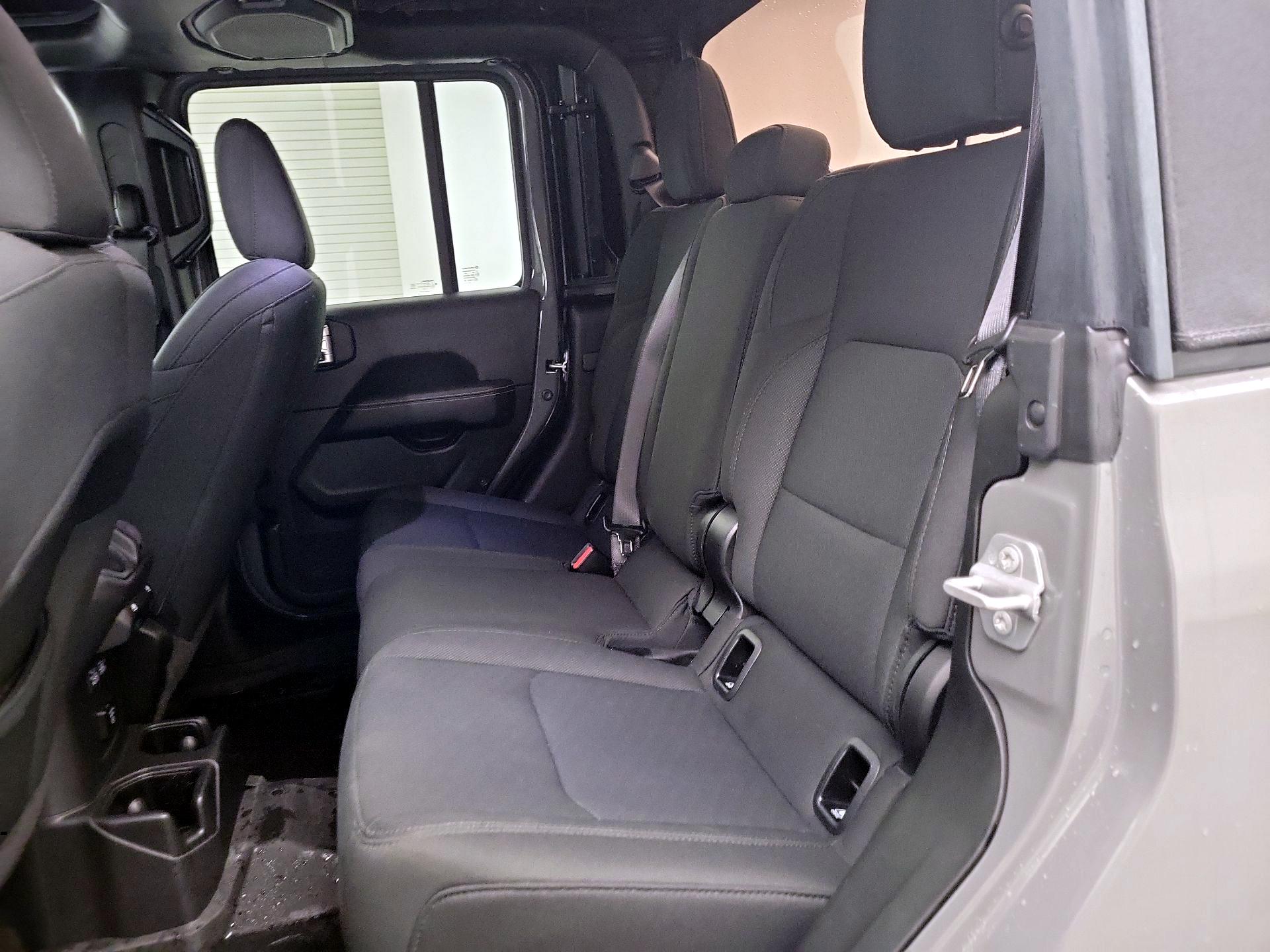 Thumbnail: 2022 Jeep Gladiator - 18