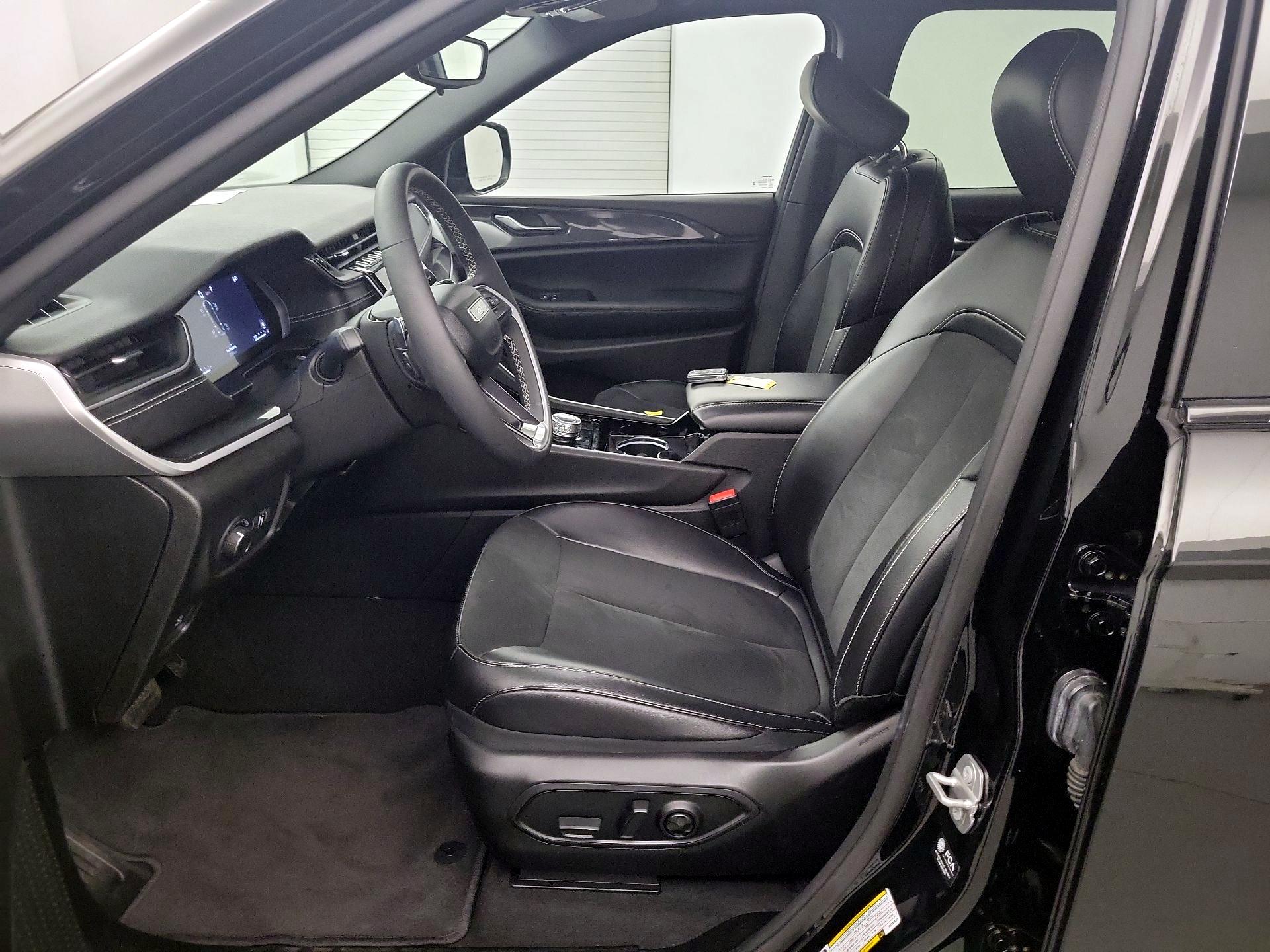 Thumbnail: 2023 Jeep Grand Cherokee L - 9