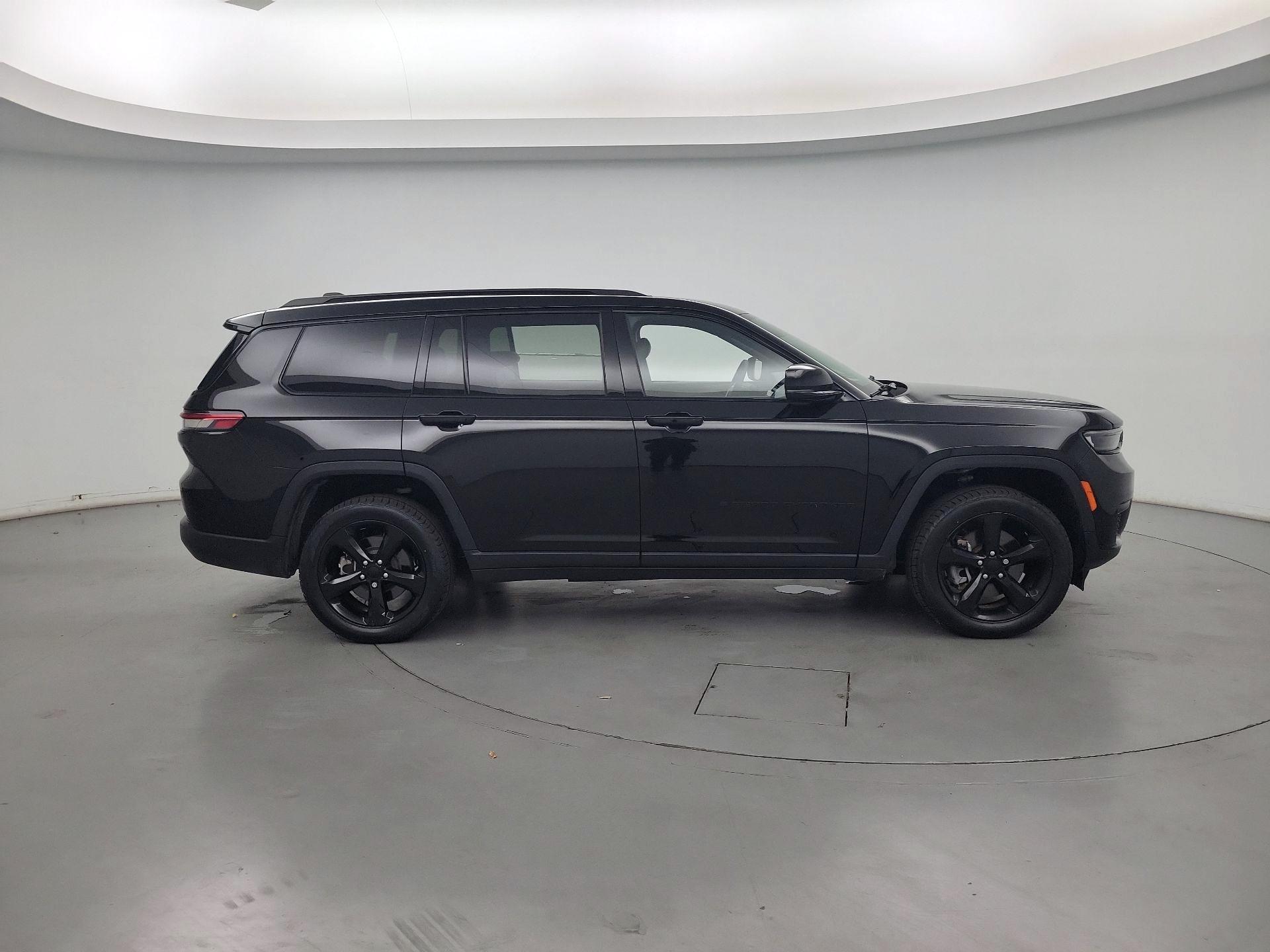 Thumbnail: 2023 Jeep Grand Cherokee L - 4