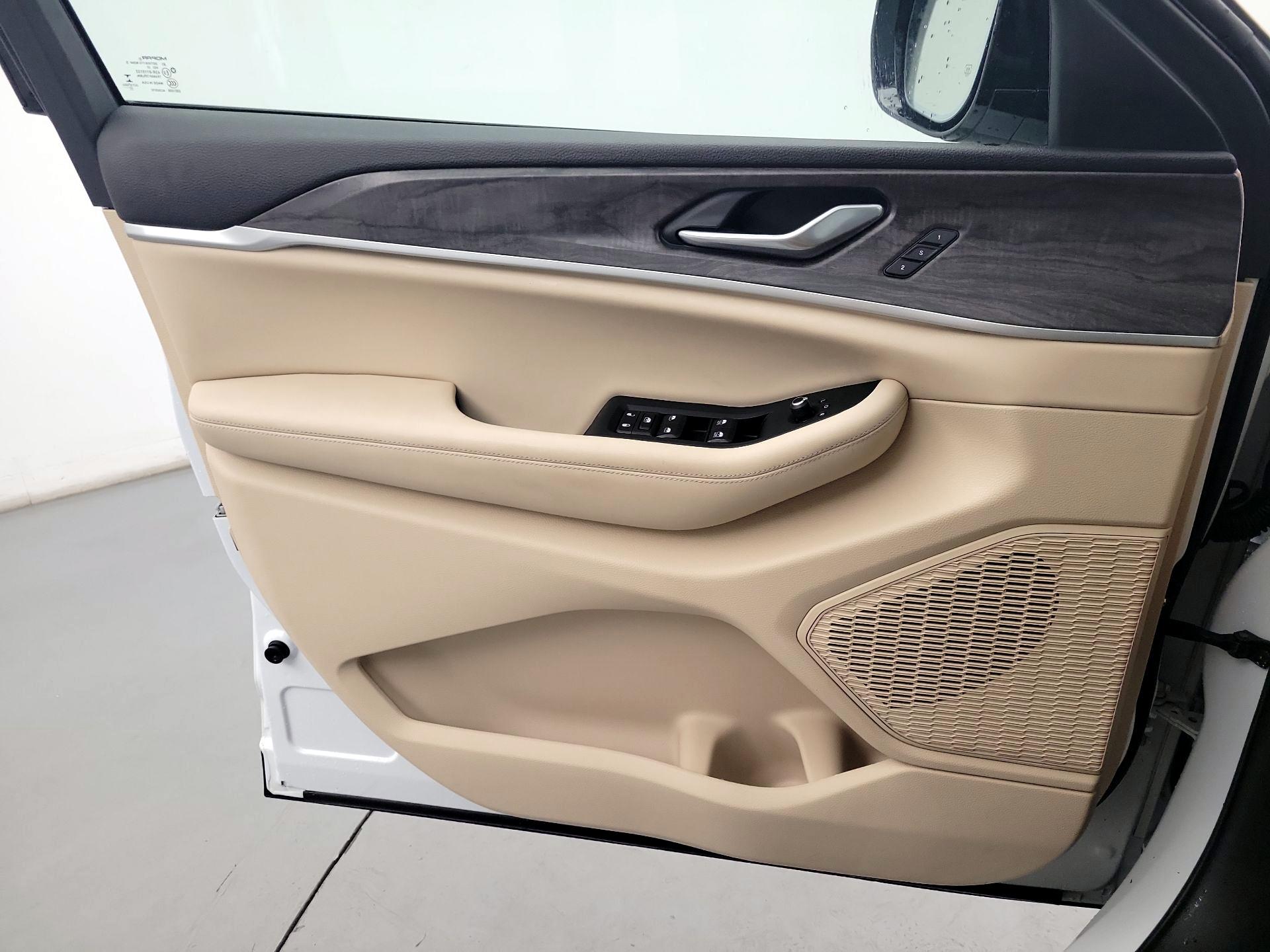 Thumbnail: 2023 Jeep Grand Cherokee L - 10