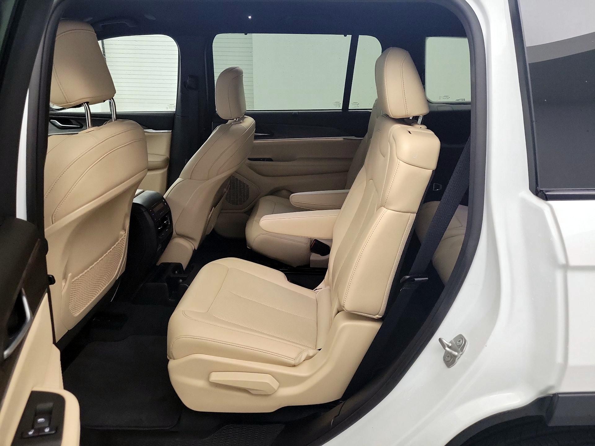 Thumbnail: 2023 Jeep Grand Cherokee L - 18