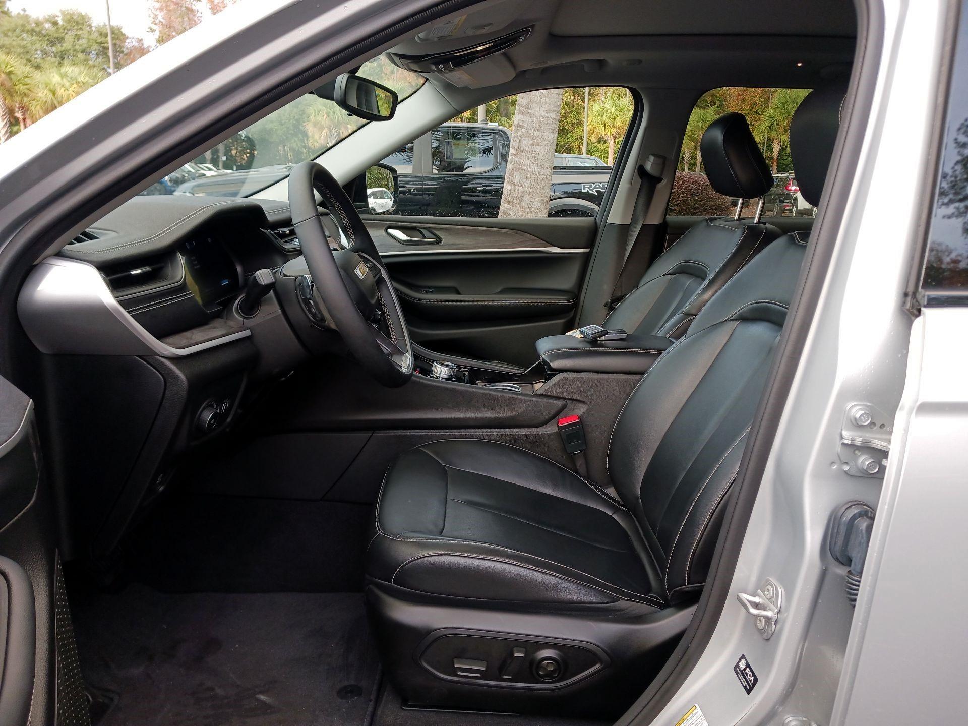 Thumbnail: 2022 Jeep Grand Cherokee - 9