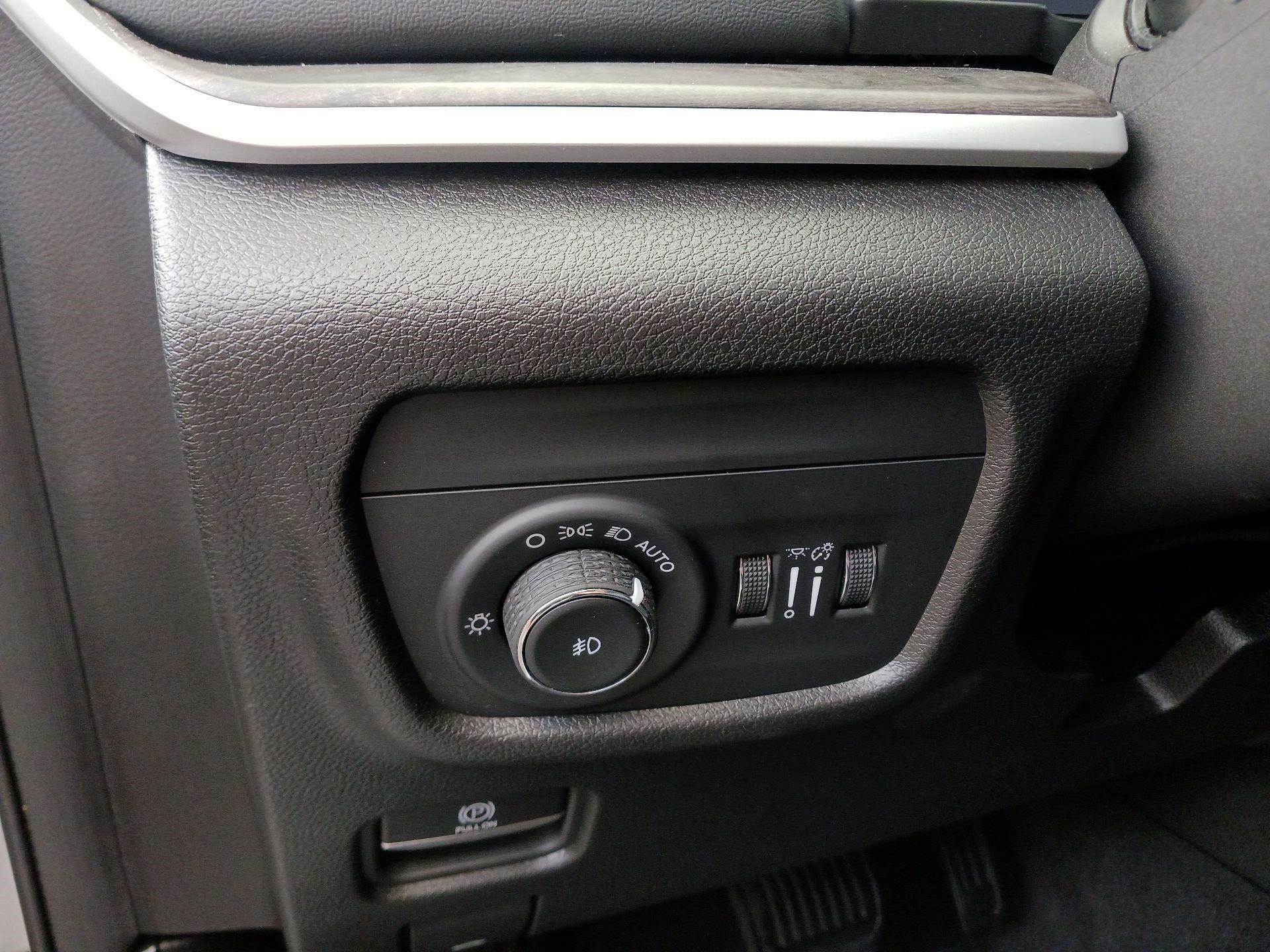 Thumbnail: 2022 Jeep Grand Cherokee - 11