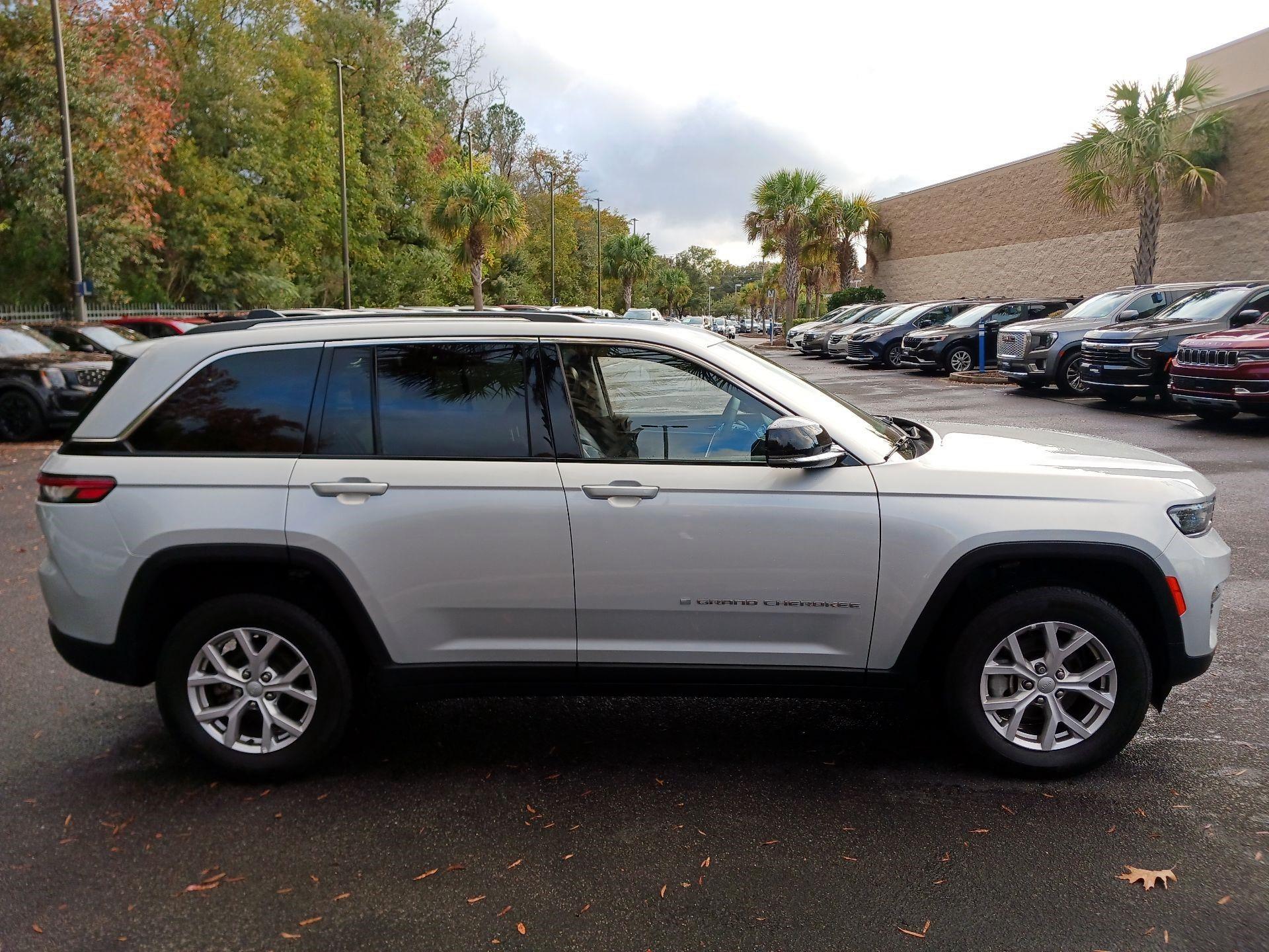 Thumbnail: 2022 Jeep Grand Cherokee - 4