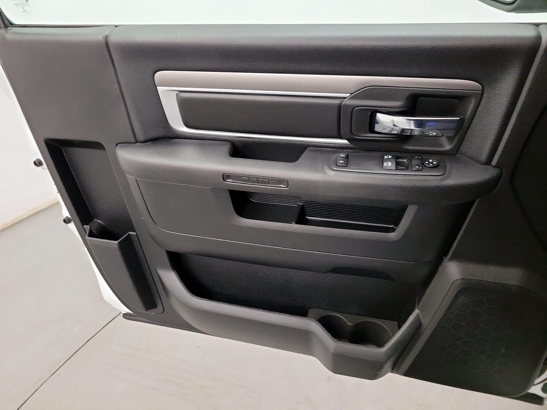 Thumbnail: 2022 RAM 1500 Classic - 10