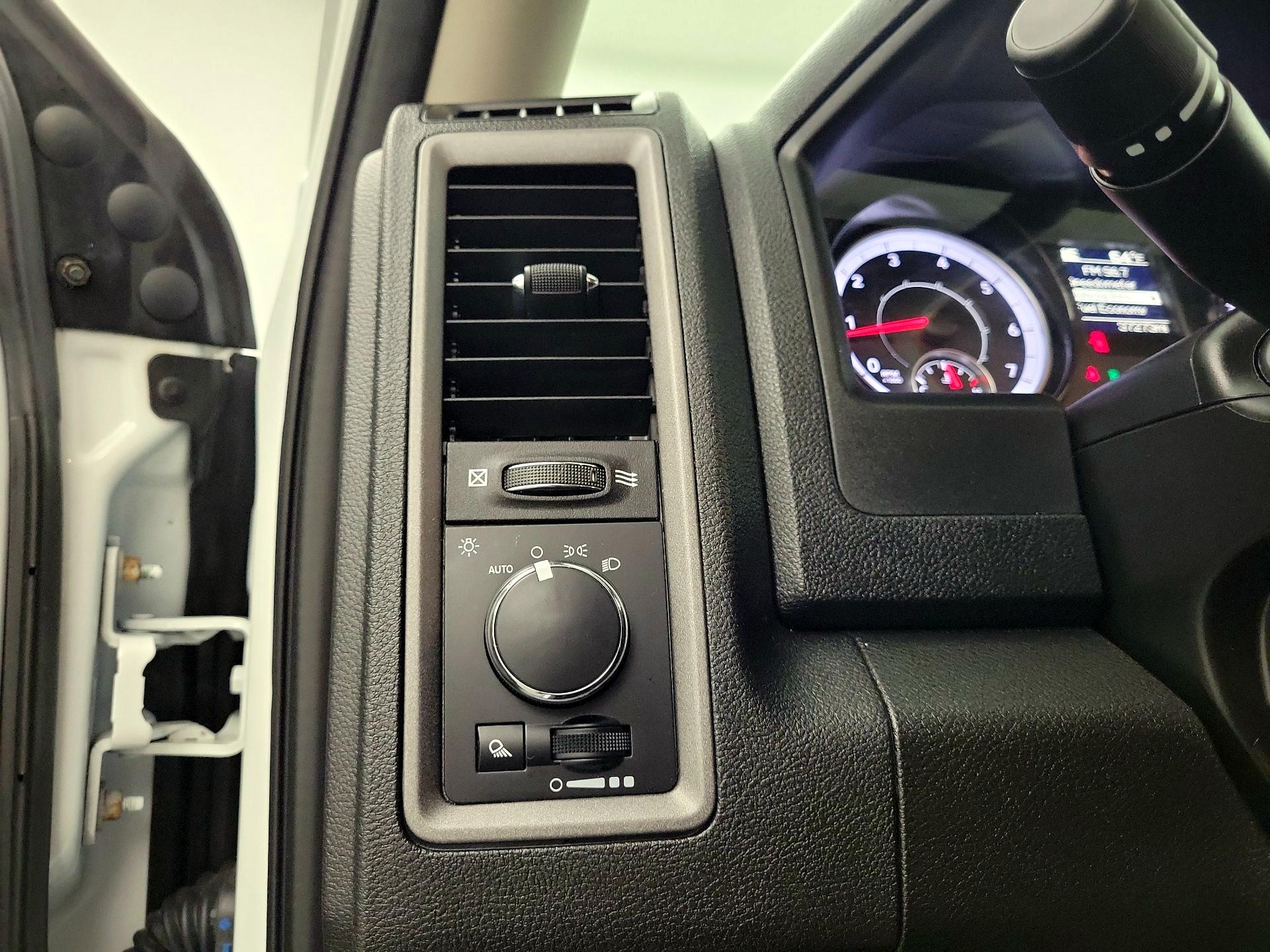 Thumbnail: 2022 RAM 1500 Classic - 11