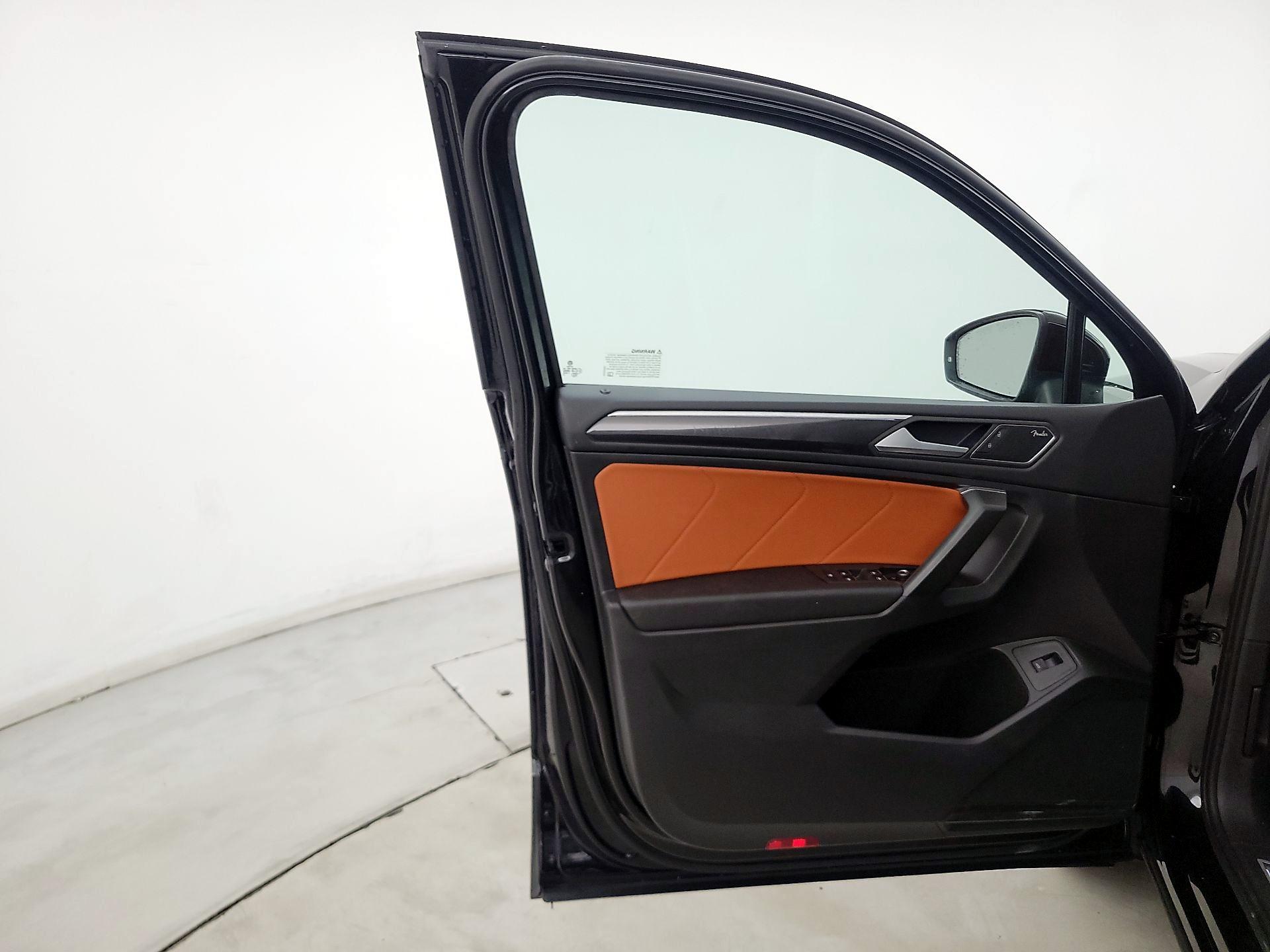 Thumbnail: 2021 Volkswagen Tiguan - 12