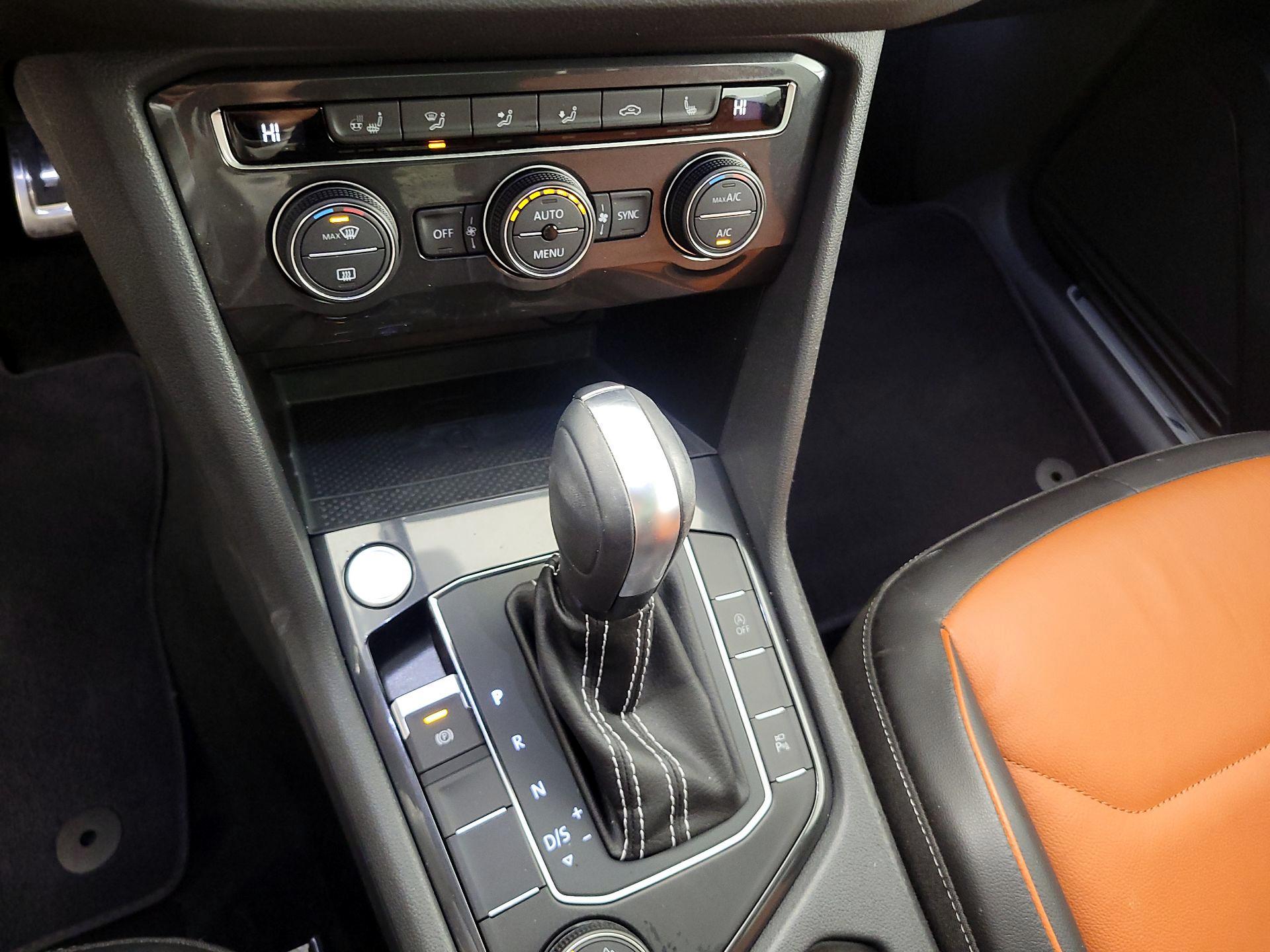 Thumbnail: 2021 Volkswagen Tiguan - 17