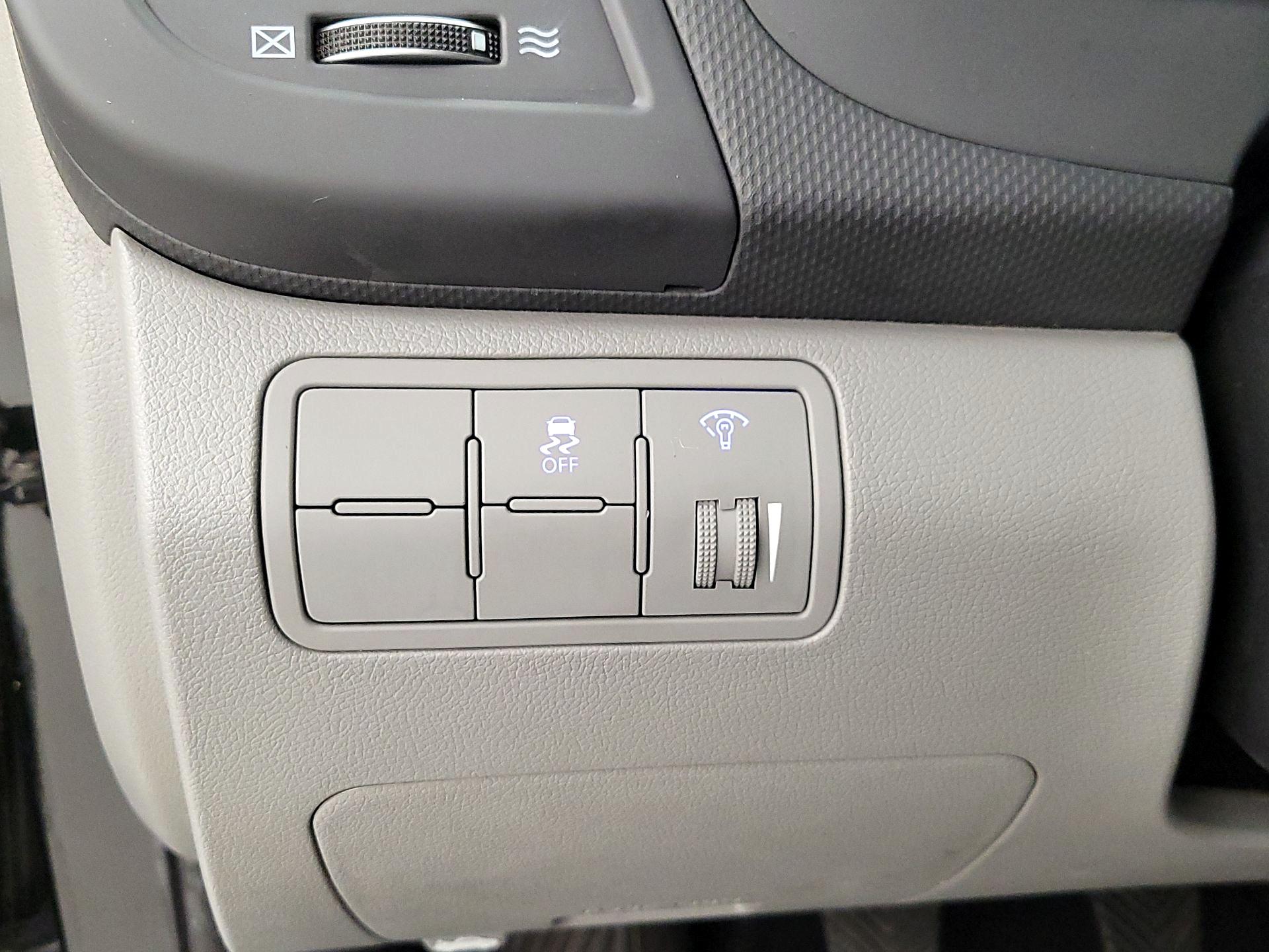 Thumbnail: 2015 Hyundai Accent - 13