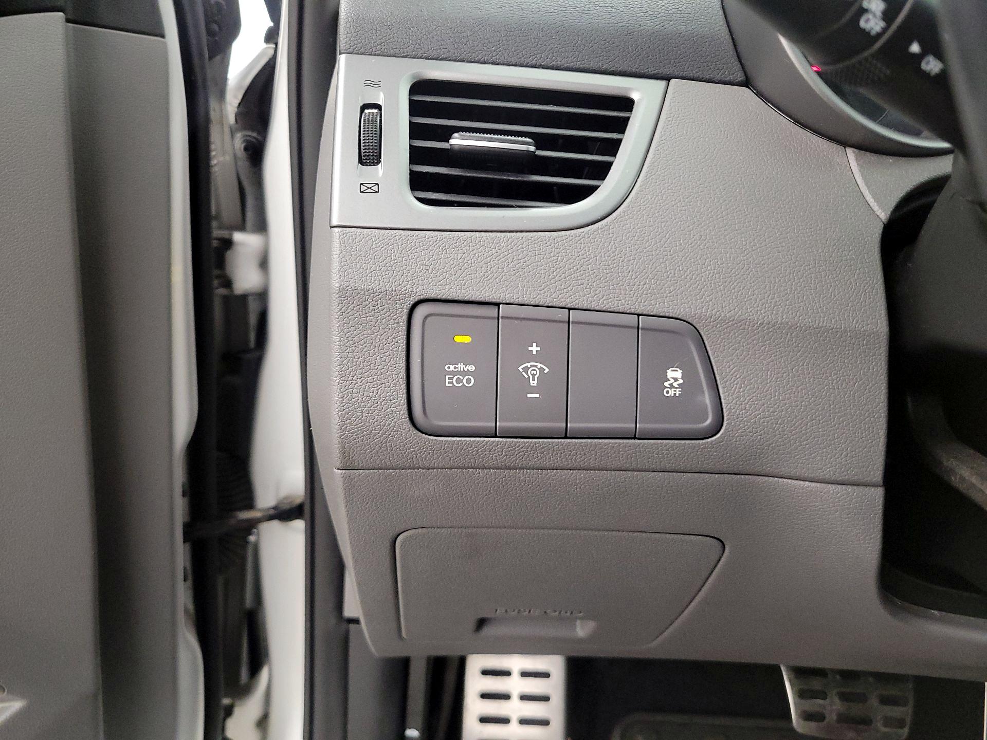 Thumbnail: 2016 Hyundai Elantra - 13