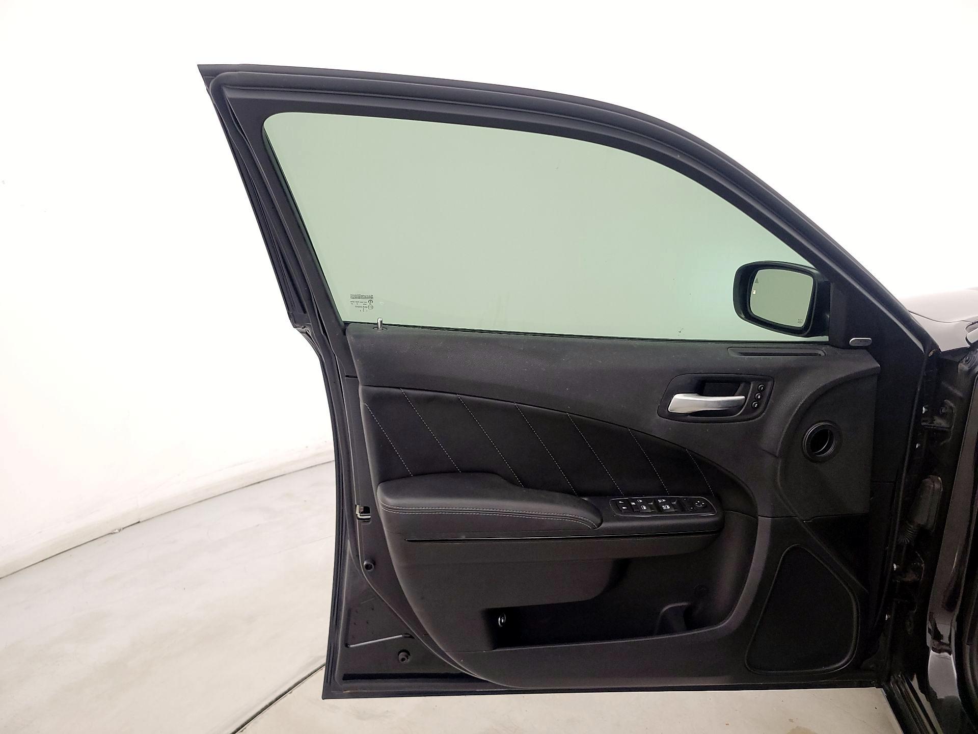 Thumbnail: 2016 Dodge Charger - 12