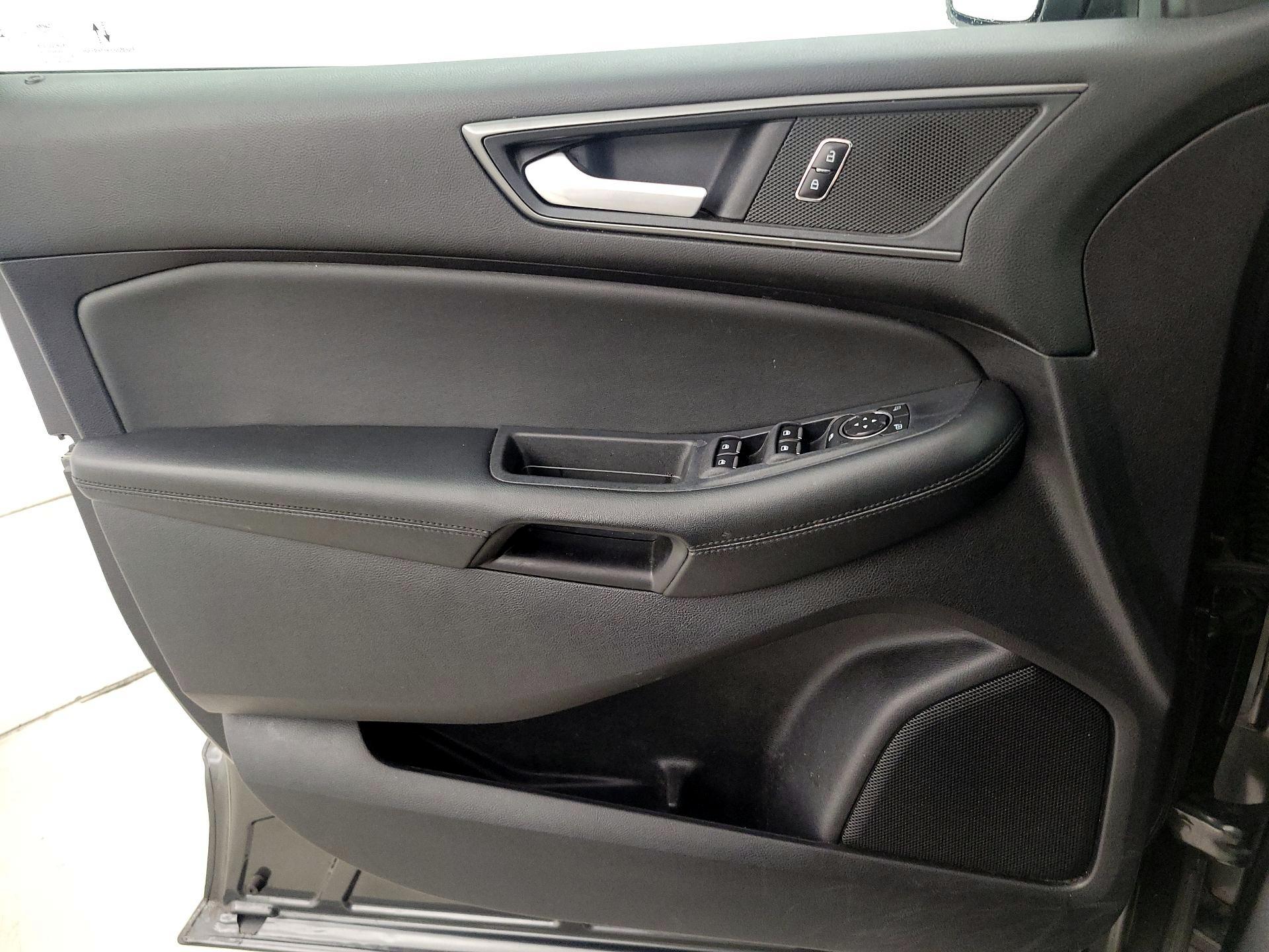 Thumbnail: 2020 Ford Edge - 12