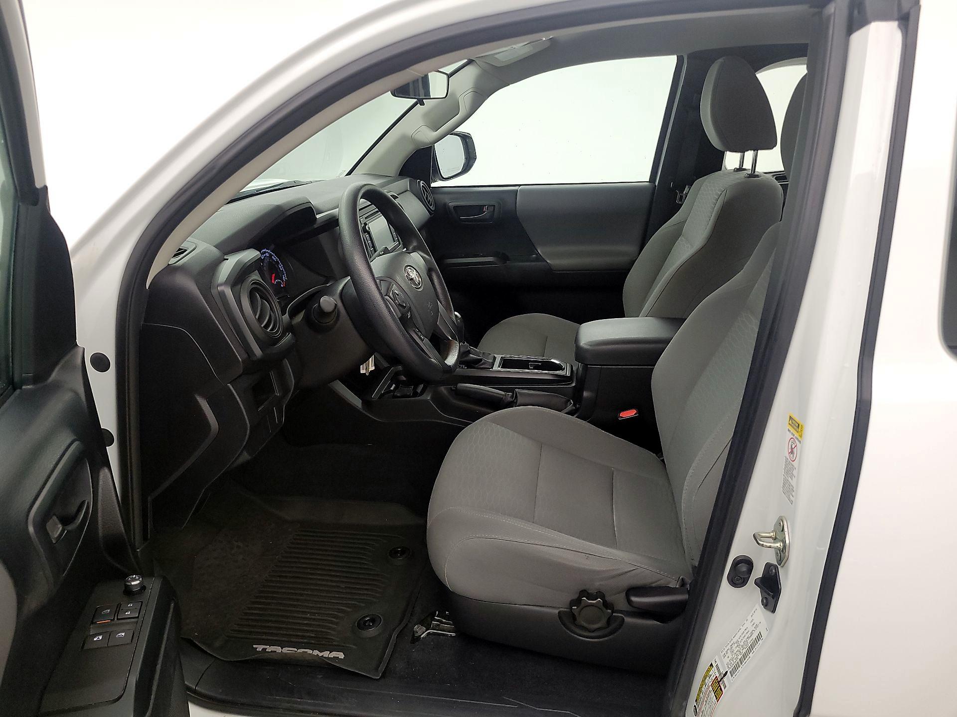 Thumbnail: 2016 Toyota Tacoma - 11